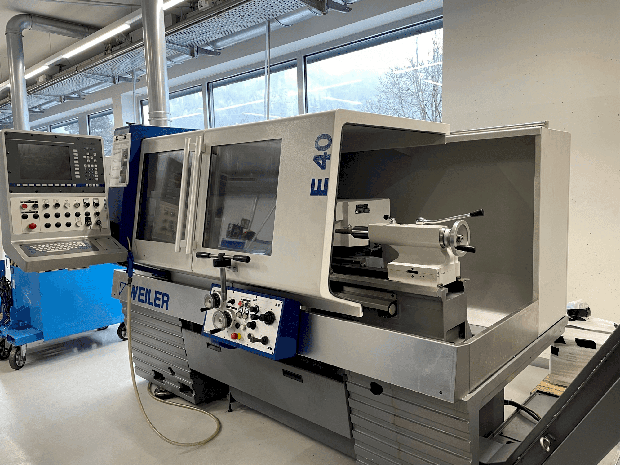 Vista Frontal da Weiler E 40 x 1000 máquina