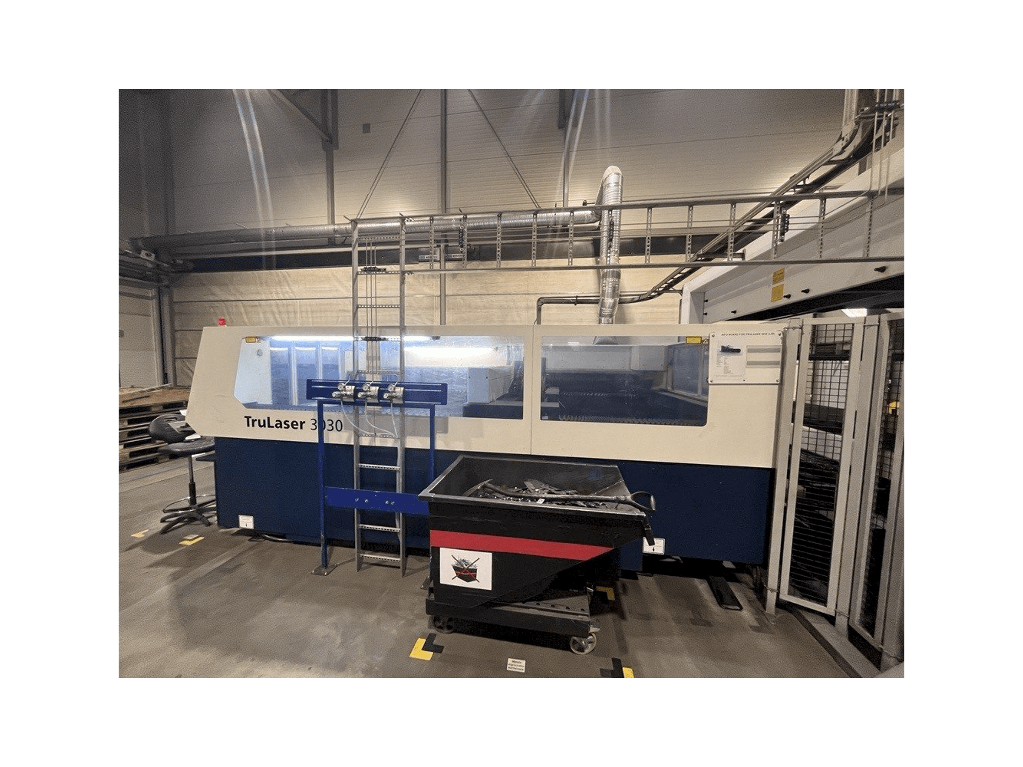 Vista Frontal da TRUMPF TruLaser 3030 L30 máquina