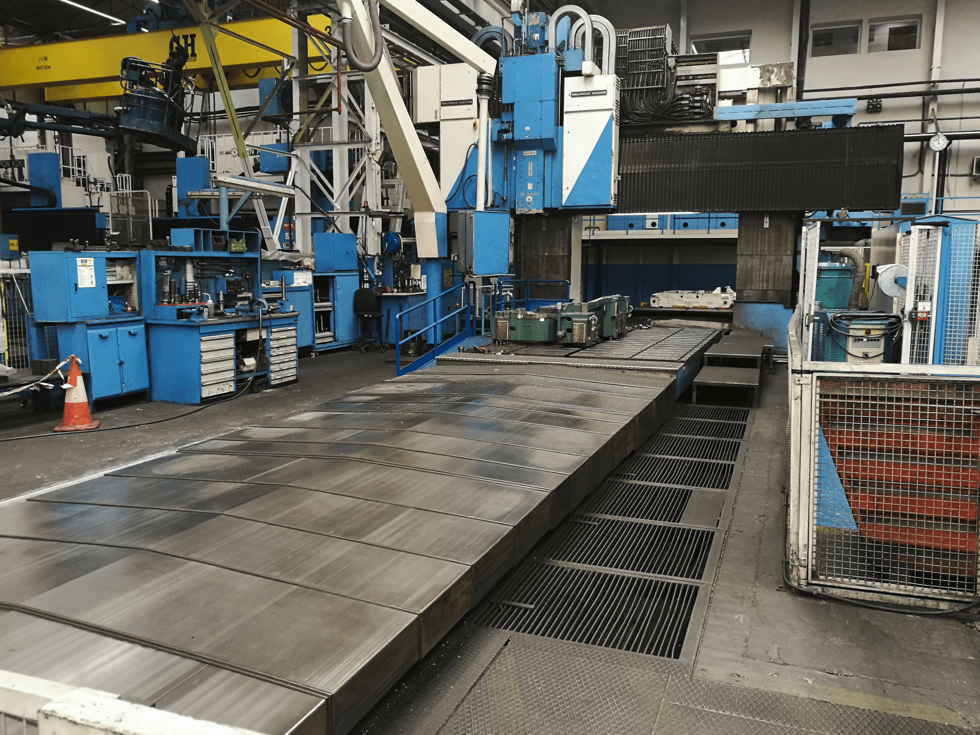 Vista Frontal da Waldrich Siegen V/H-AR máquina