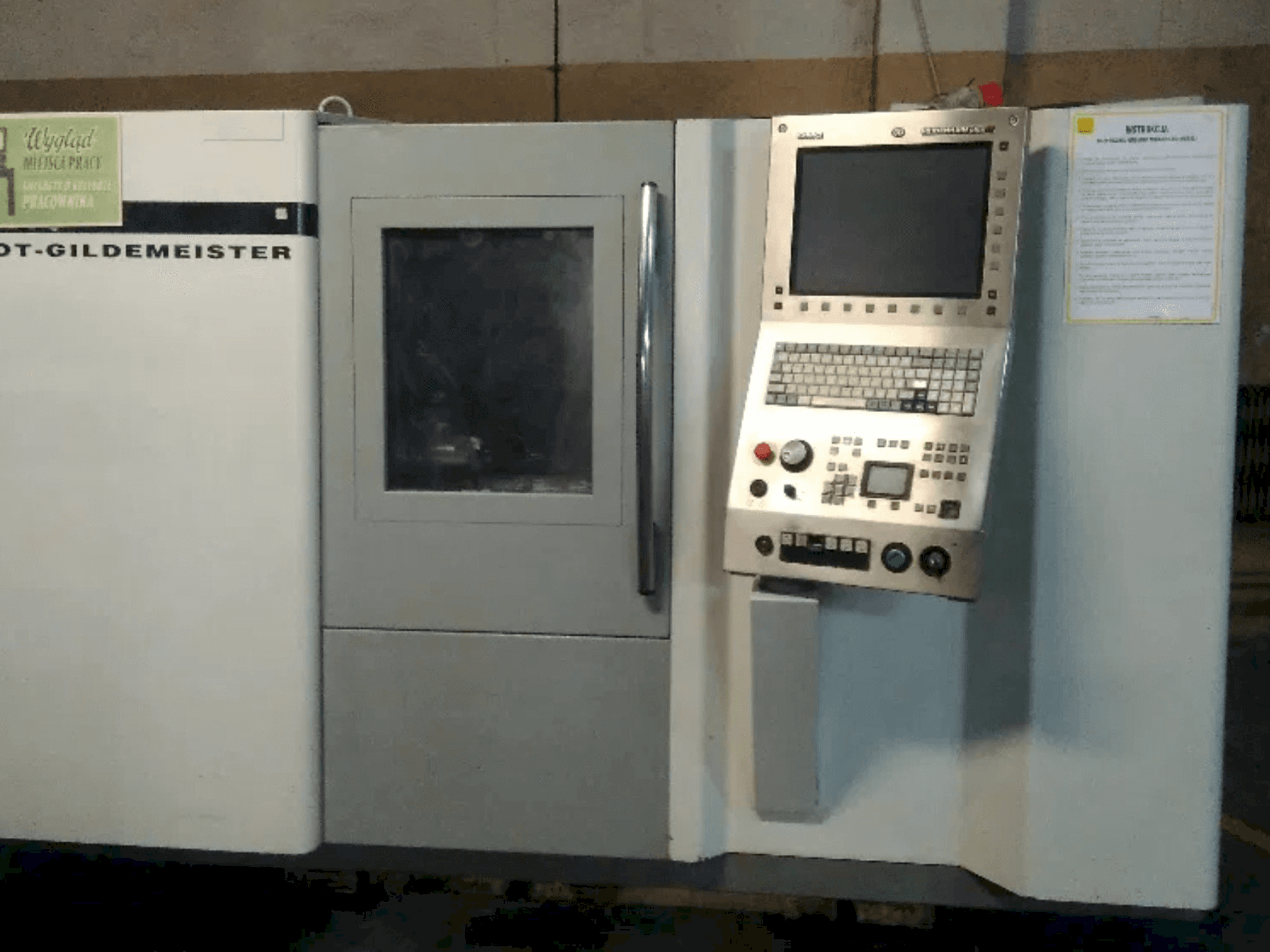 Vista Frontal da Gildemeister CTX 210 máquina