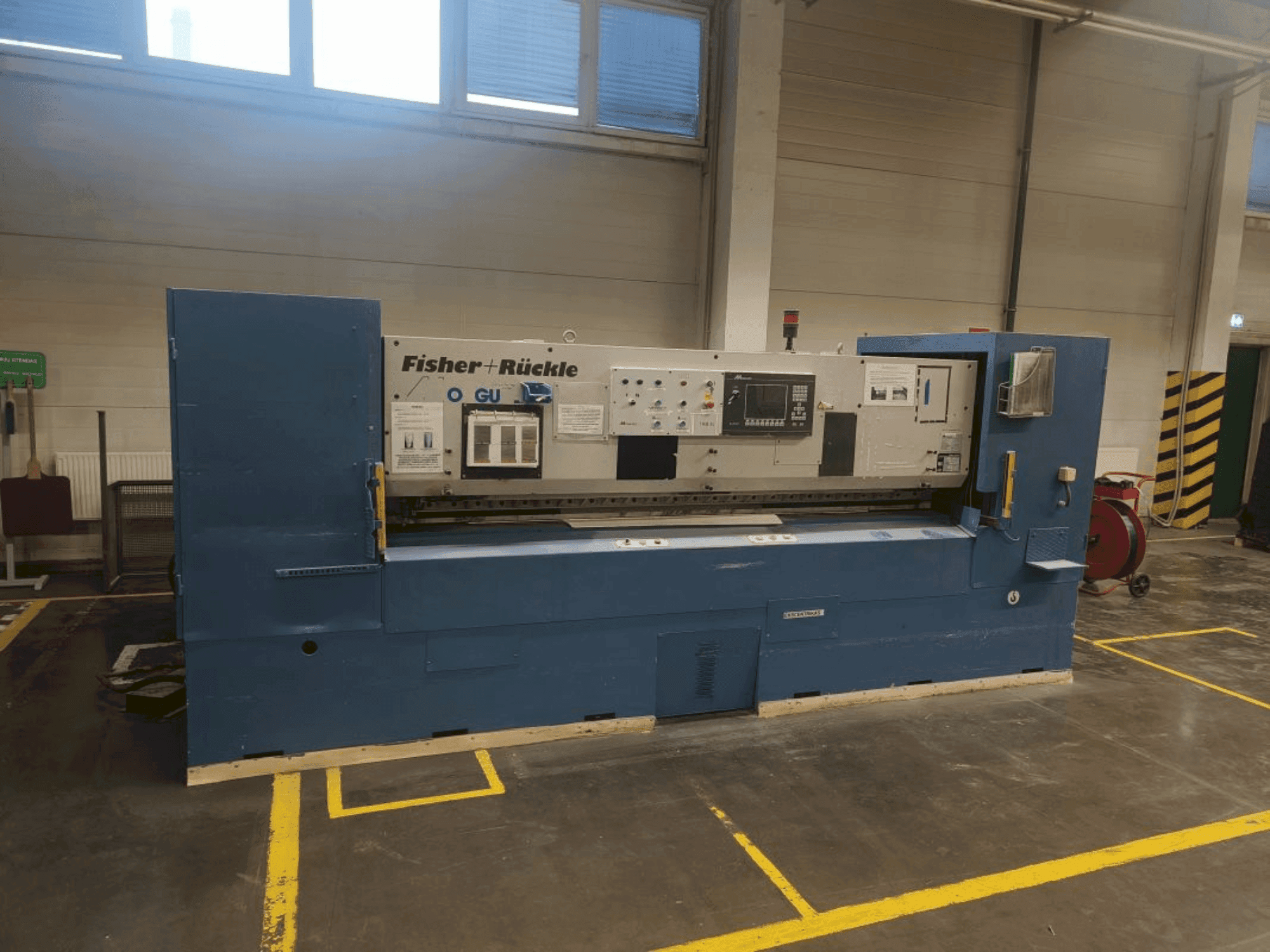 Vista Frontal da FISCHER & RüCKLE Monguzzi AFD 35 / 2600 máquina