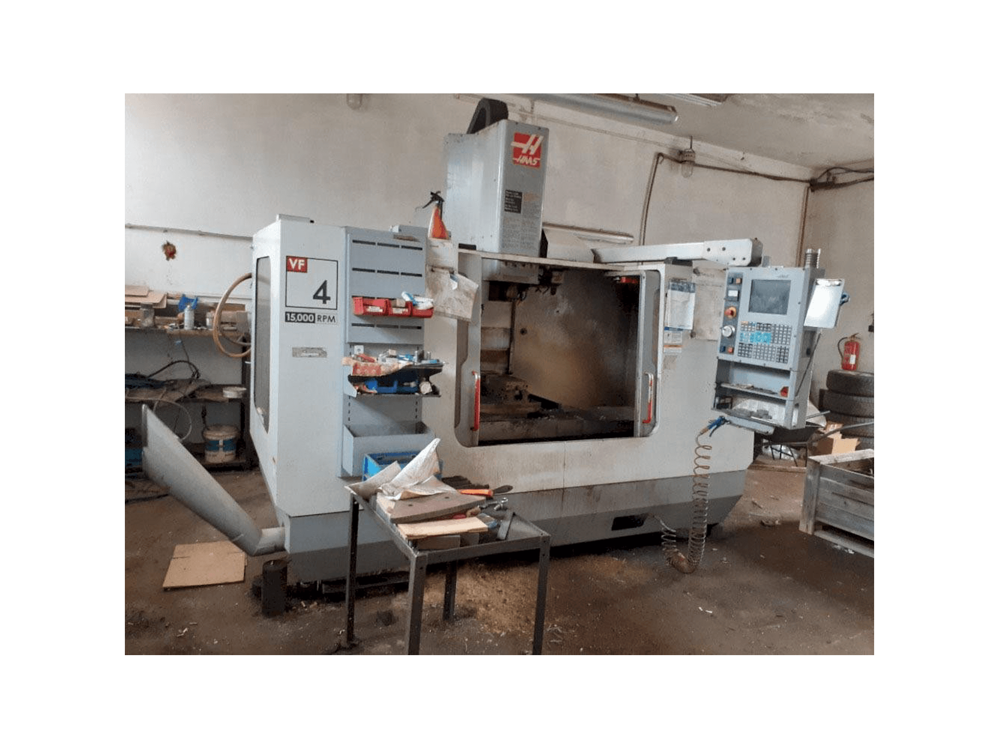 Vista Frontal da HAAS VF-4 DHE máquina
