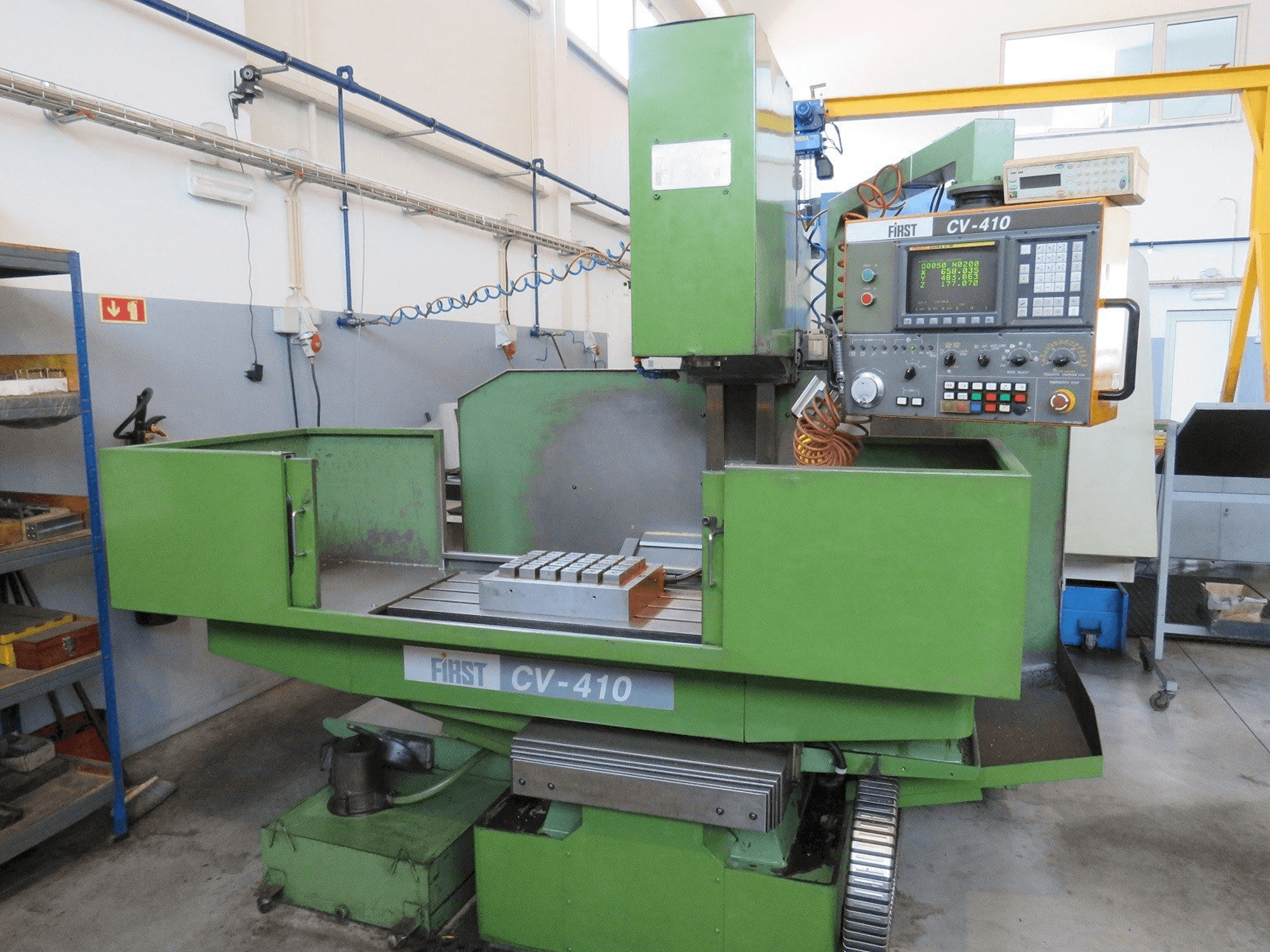 Vista Frontal da FIRST CV-410 máquina