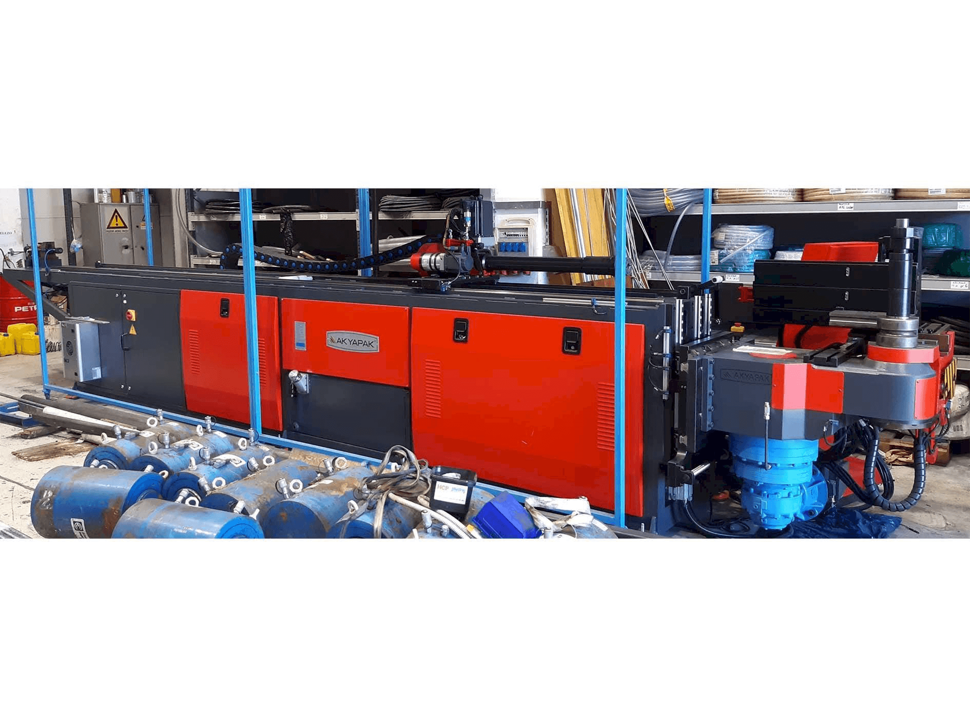 Vista Frontal da Akyapak ABM 76 CNC3 máquina