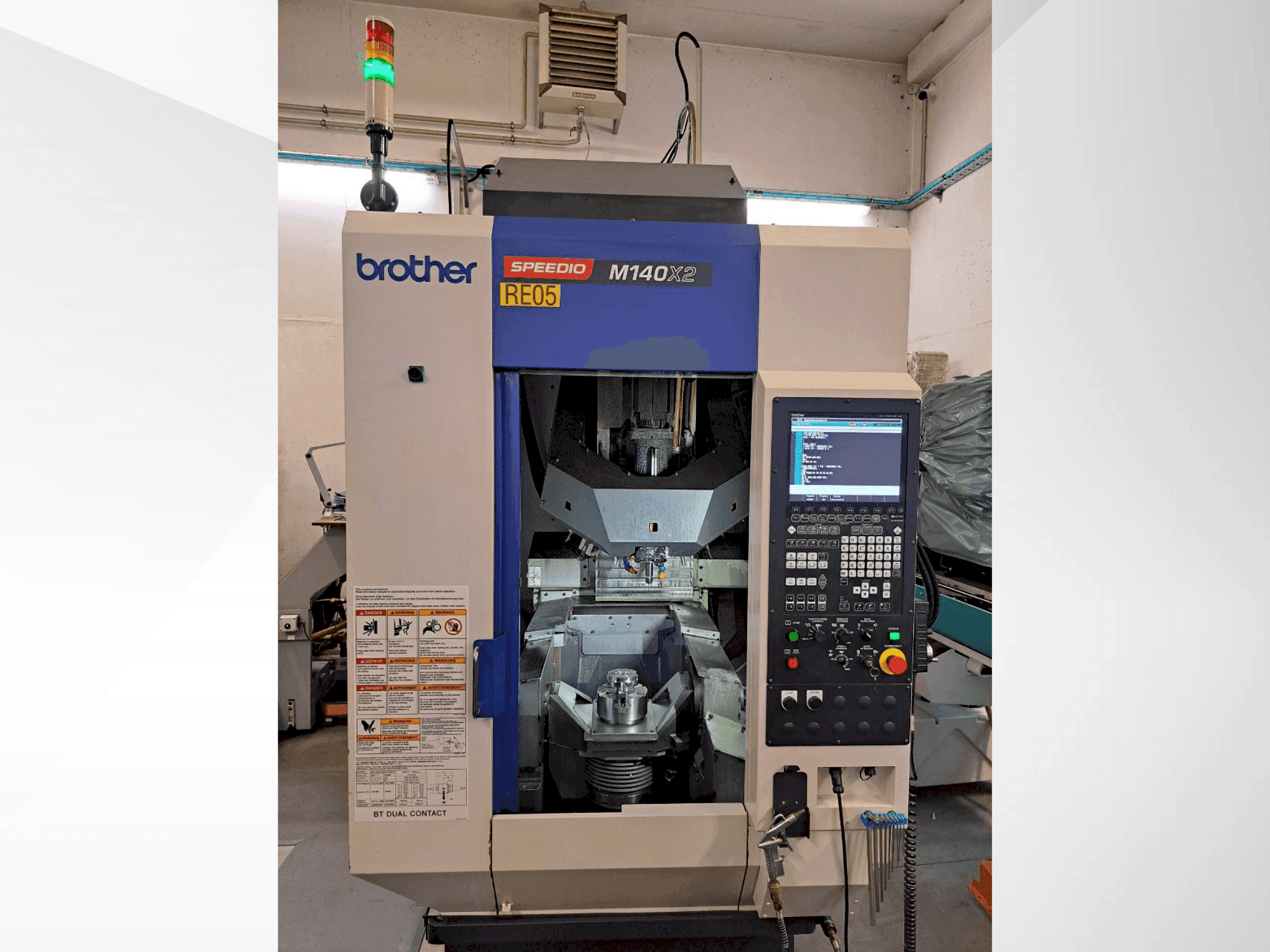 Vista Frontal da Brother SPEEDIO M140X2 máquina