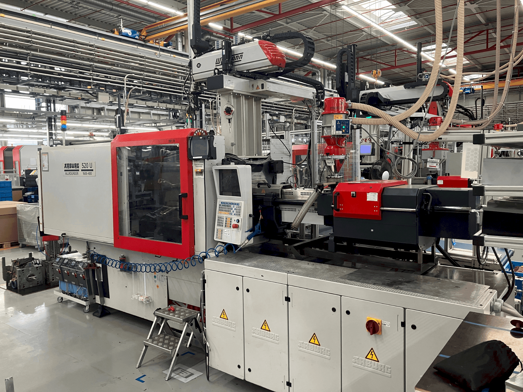 Vista Frontal da Arburg Allrounder 520 U 1600-400 máquina