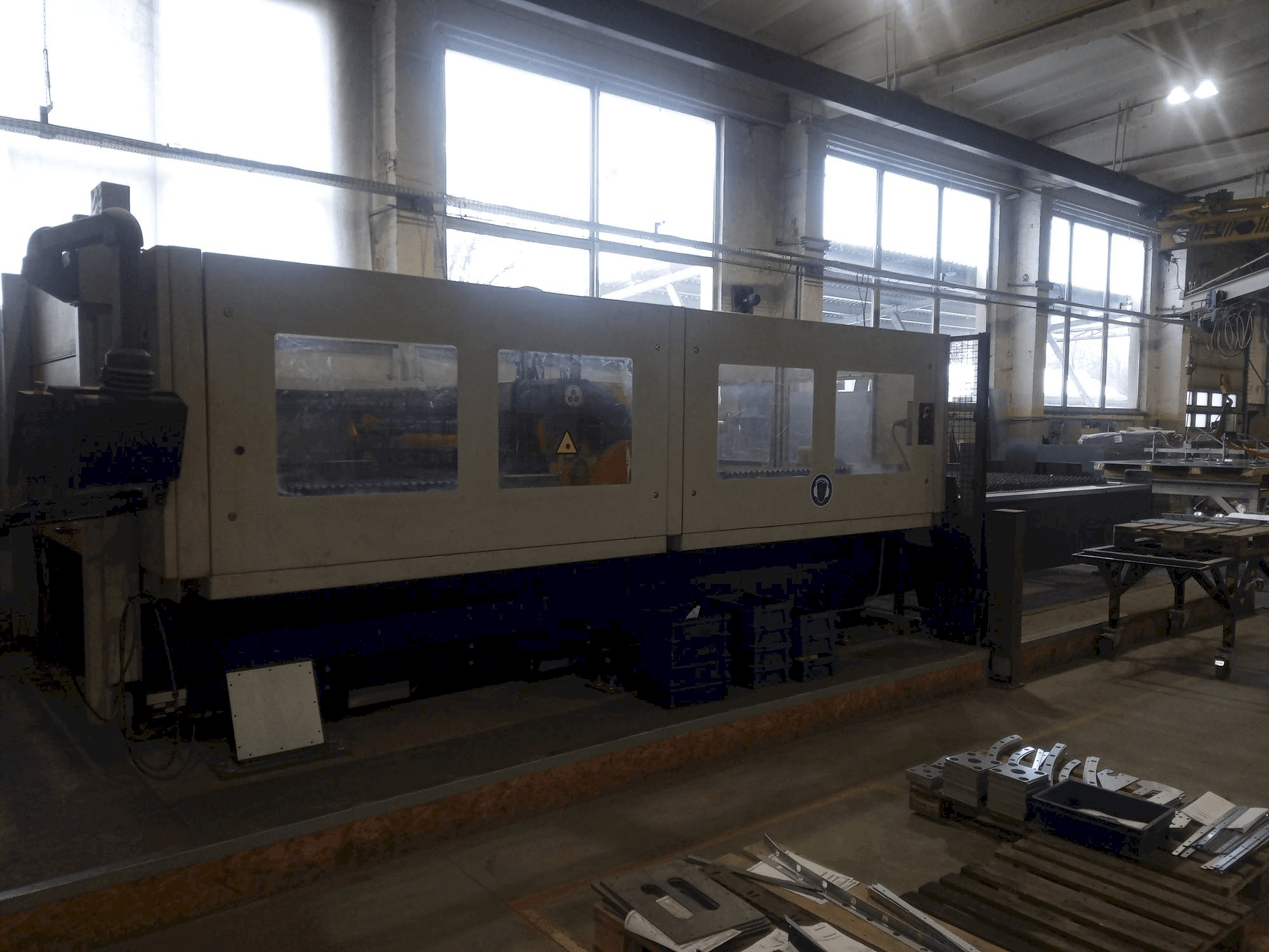 Vista Frontal da Bystronic Bysprint 3015 máquina