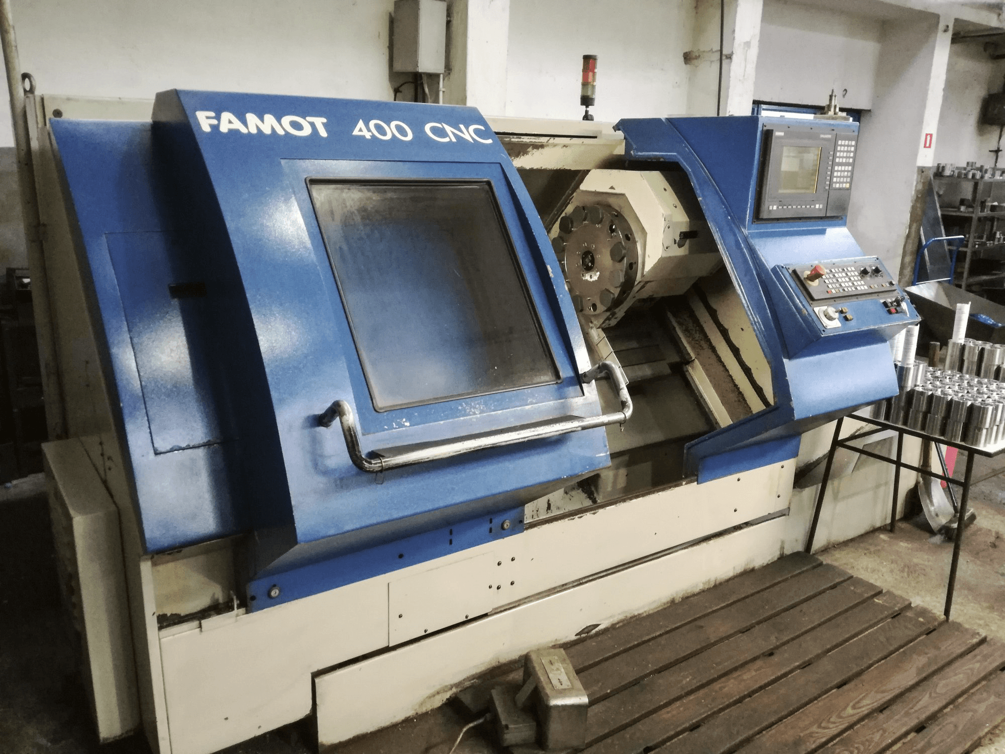Vista Esquerda da FAMOT CNC 400 máquina