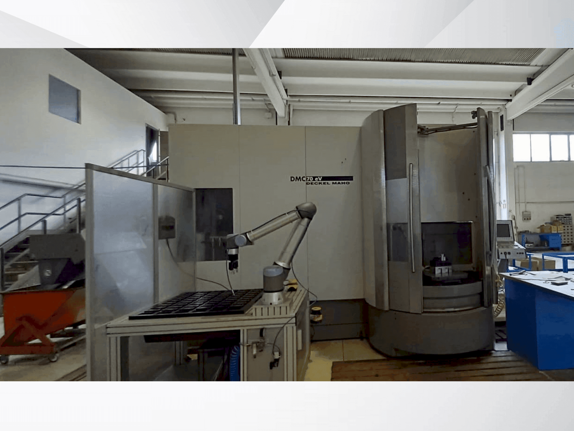 Vista Frontal da DECKEL MAHO DMC 70 Evo máquina