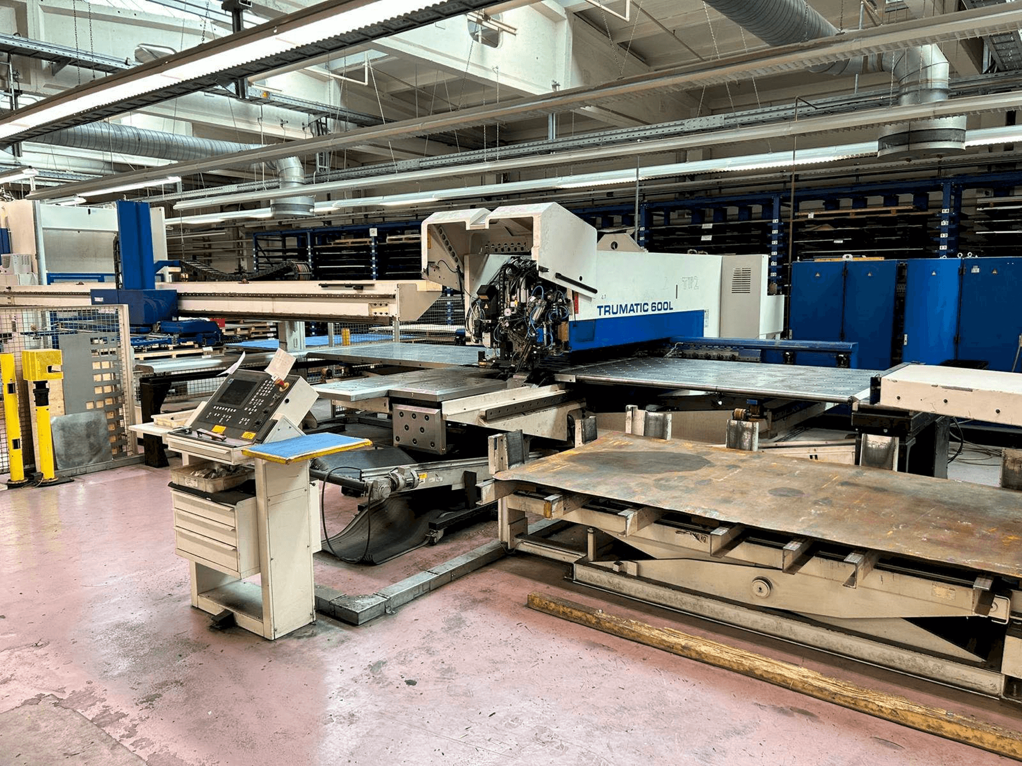 Vista Frontal da Trumpf TruMatic 600L máquina
