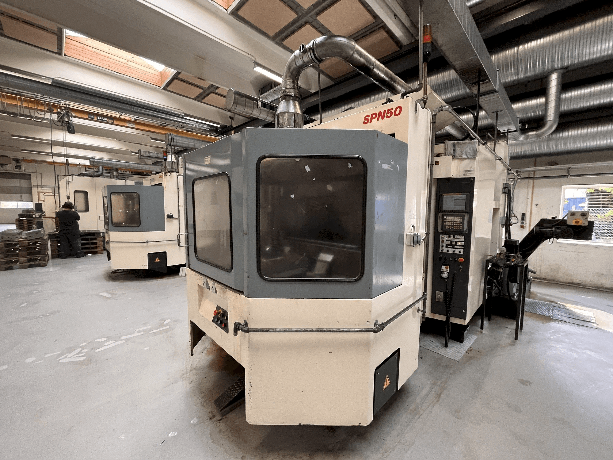 Vista Frontal da Niigata SPN 50 máquina