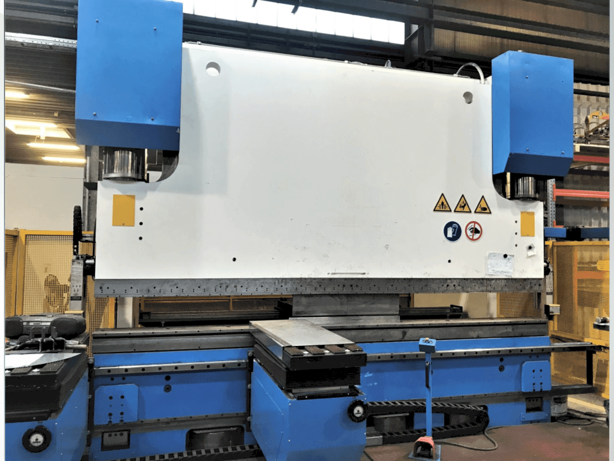 Vista Frontal da Bystronic Beyeler PR 500x1400 máquina