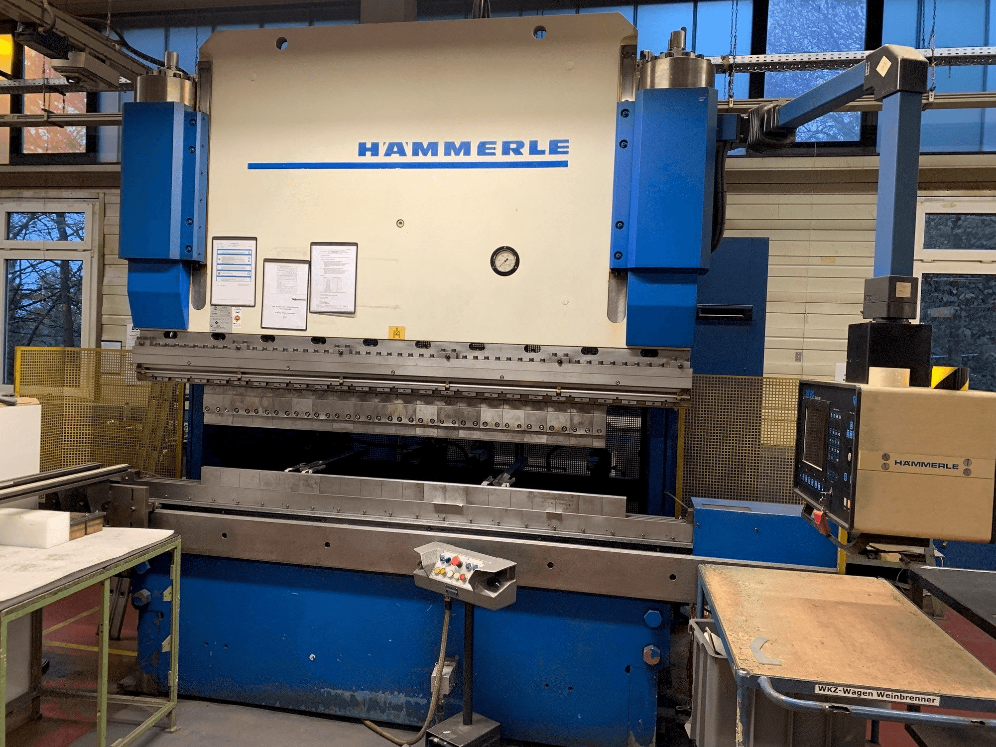 Vista Frontal da HAMMERLE AP 200 2600 Serie 3 máquina