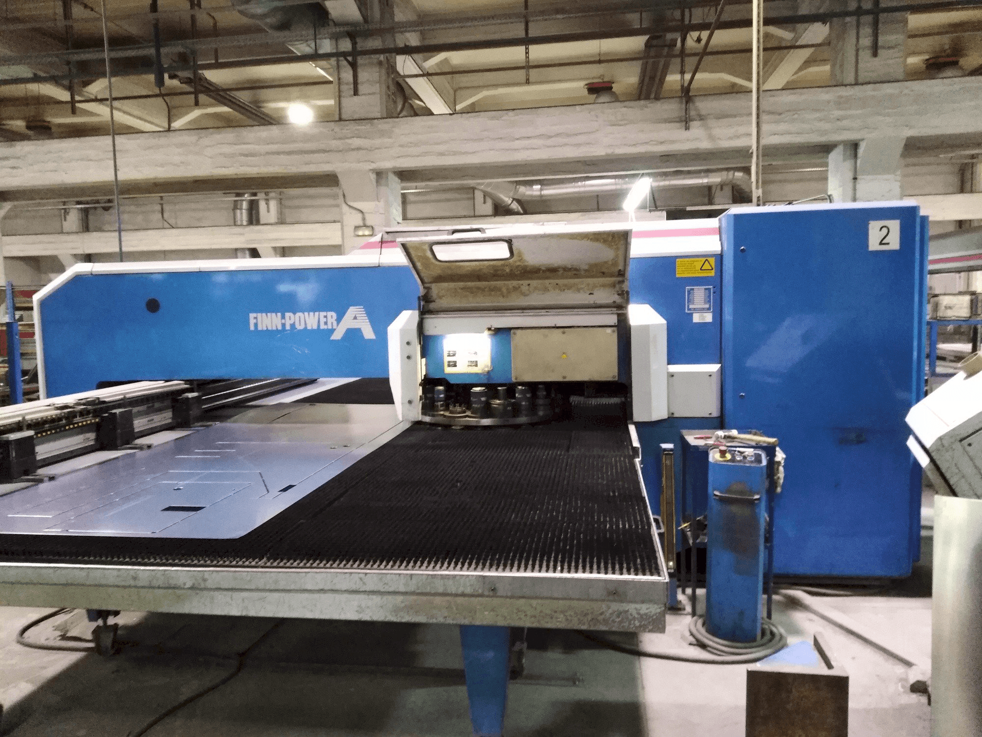 Vista Frontal da Finn-Power A5-25 SB máquina