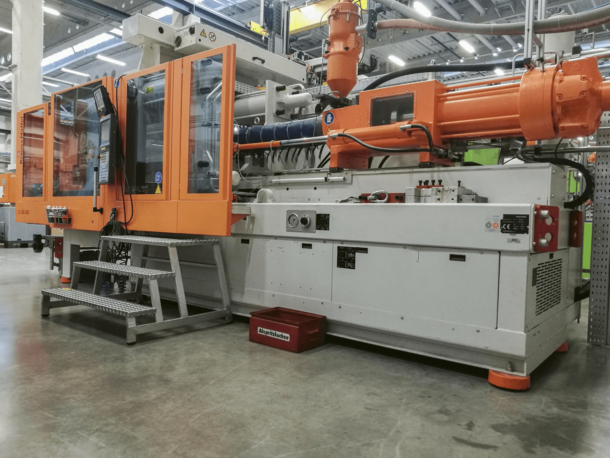 Vista Direita da Krauss Maffei 300-2000 CX máquina