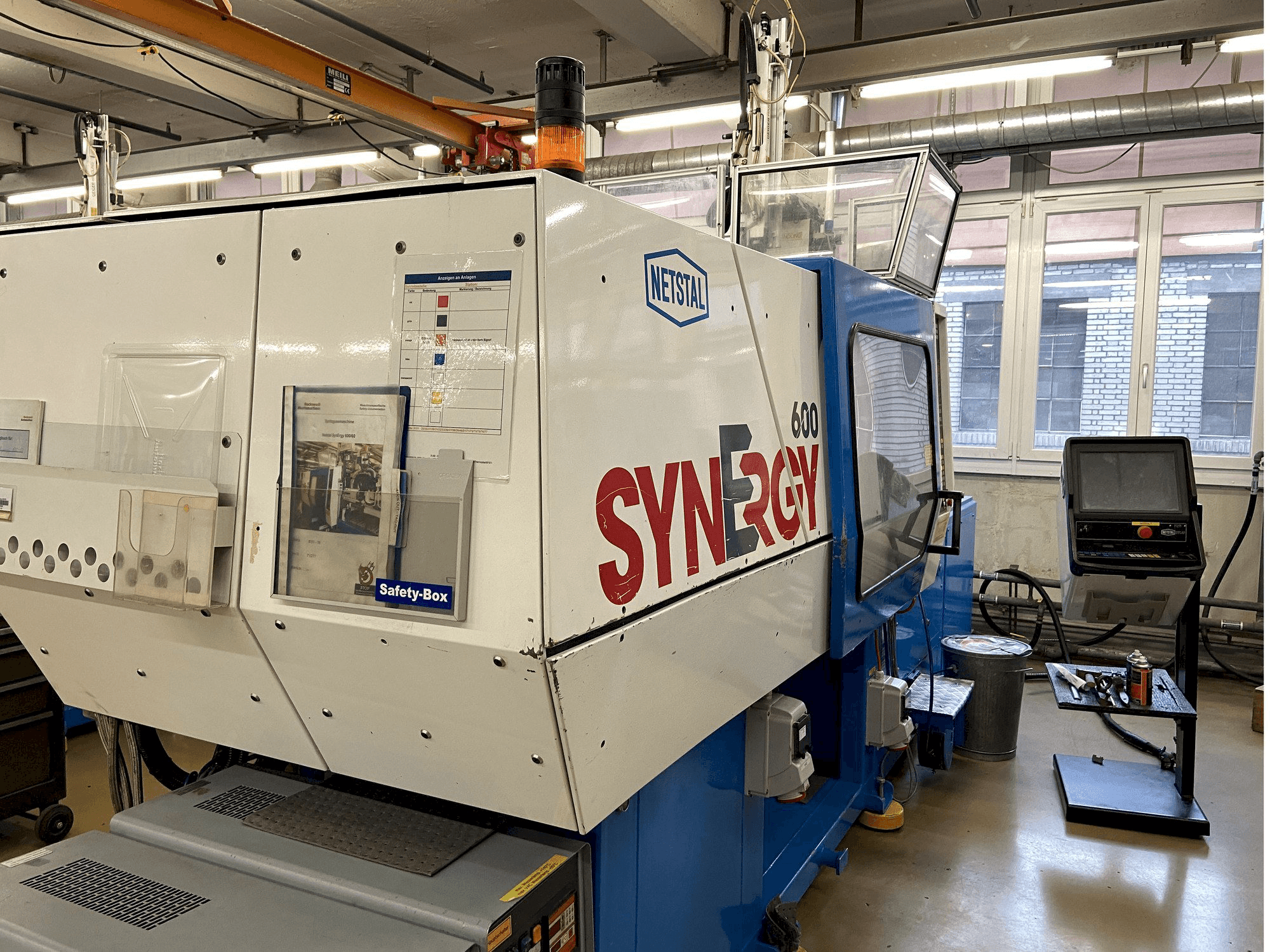 Vista Frontal da Netstal Synergy 600-60 máquina
