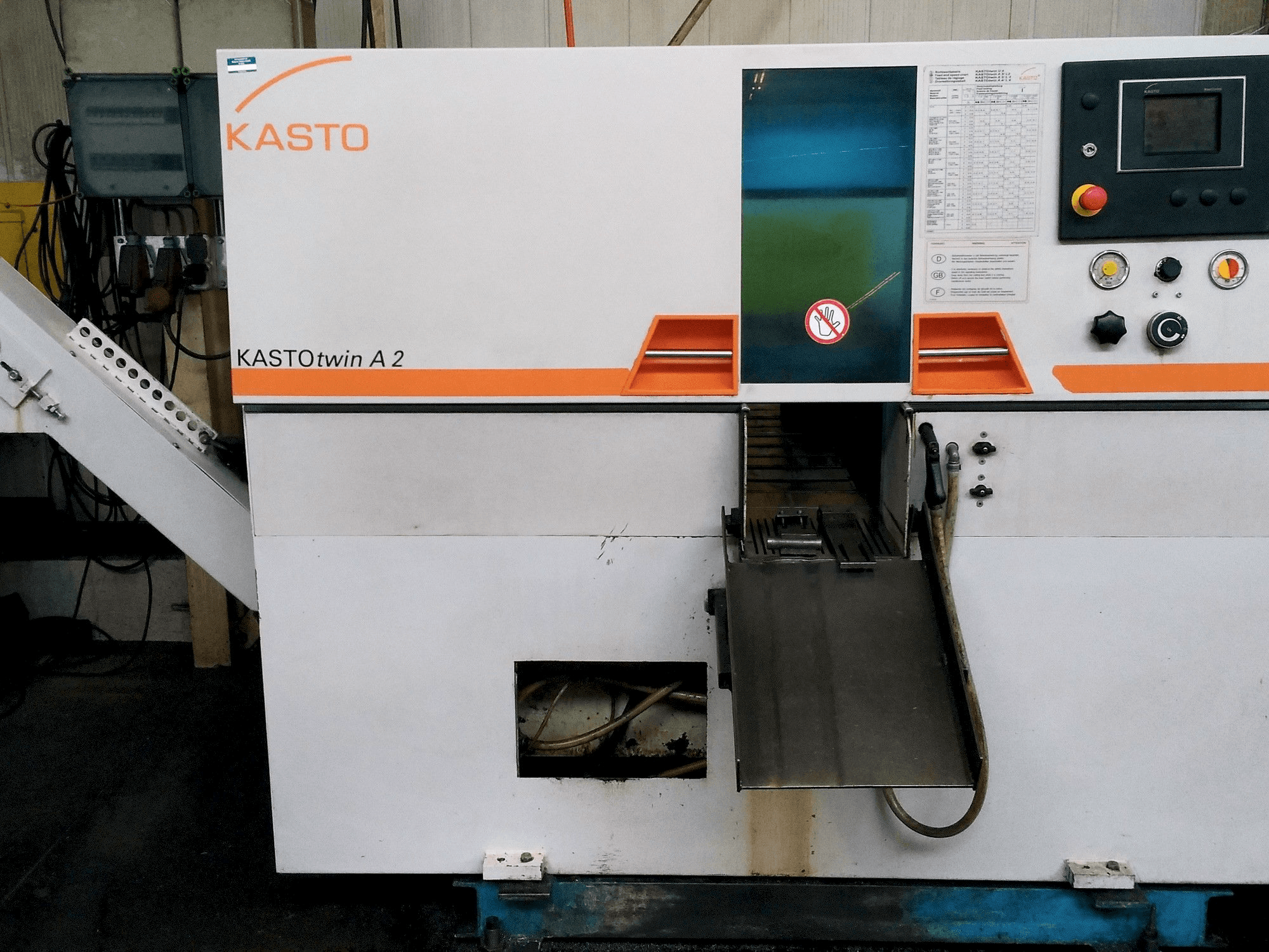 Vista Frontal da KASTO twin A2 máquina