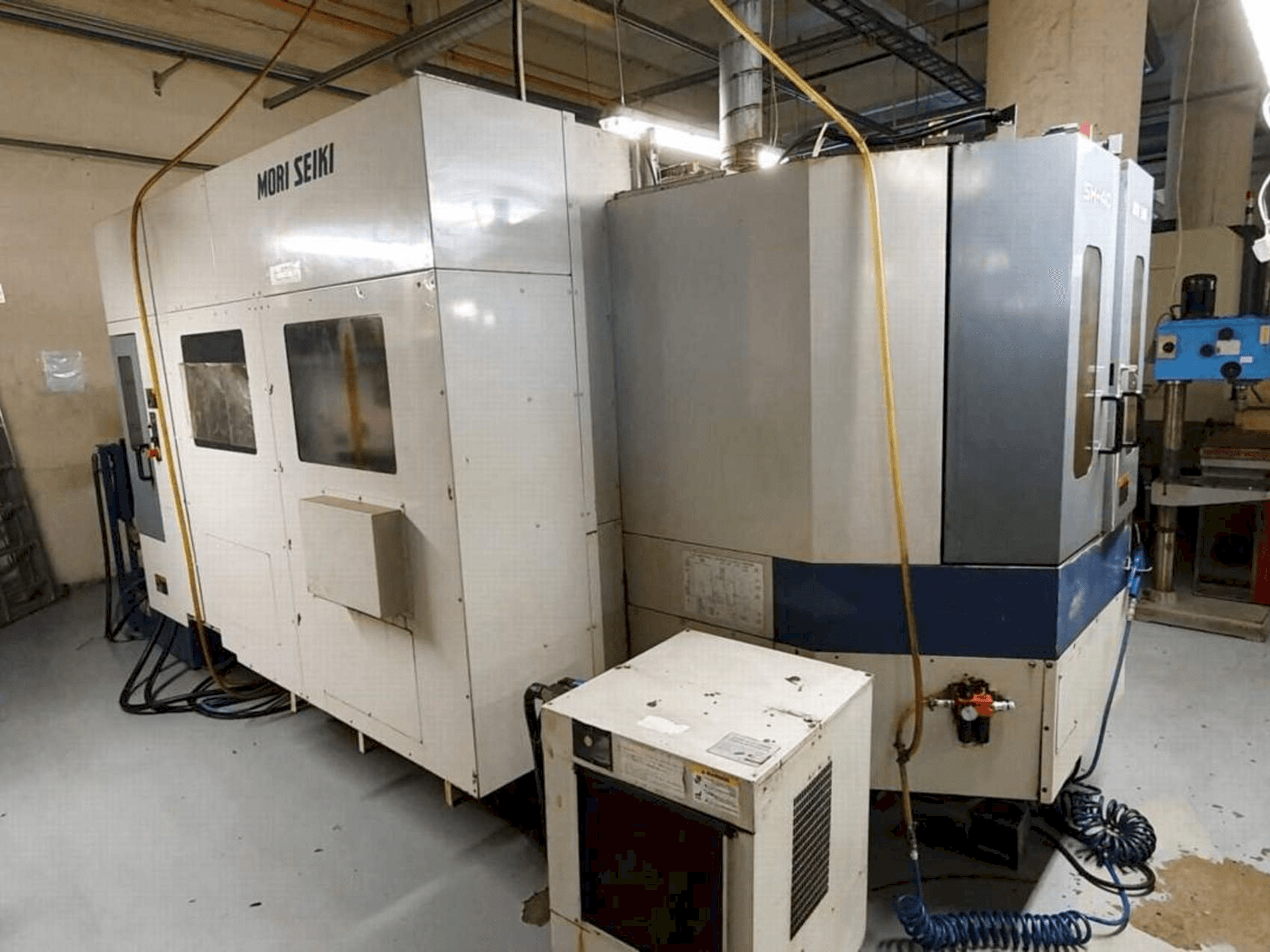 Vista Frontal da MORI SEIKI SH-40 máquina