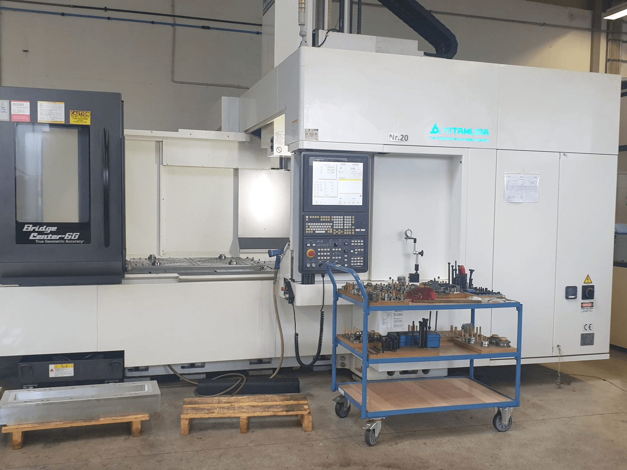 Vista Frontal da Kitamura Bridge Center 6G máquina