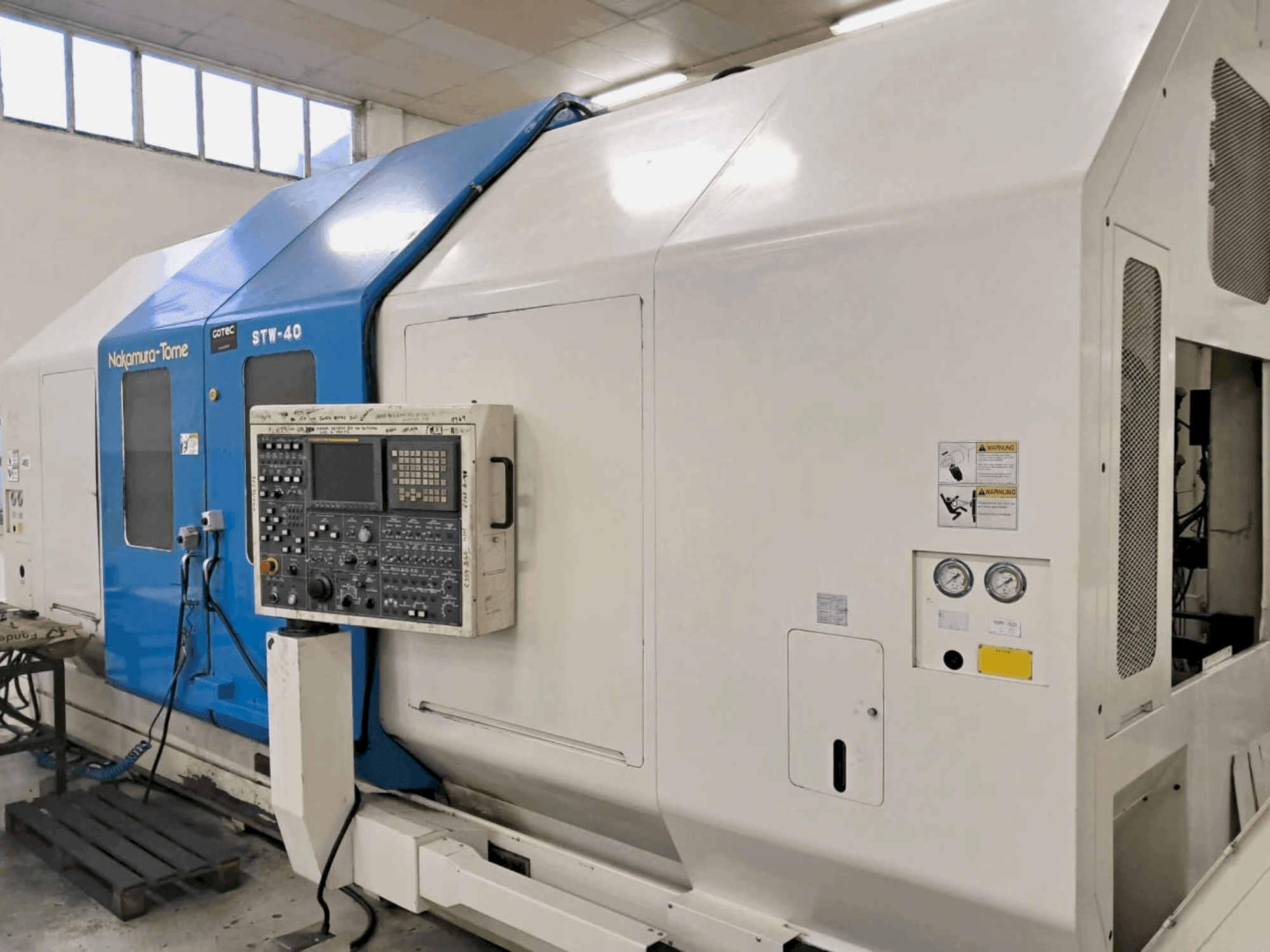 Vista Frontal da NAKAMURA-TOME STW-40 máquina