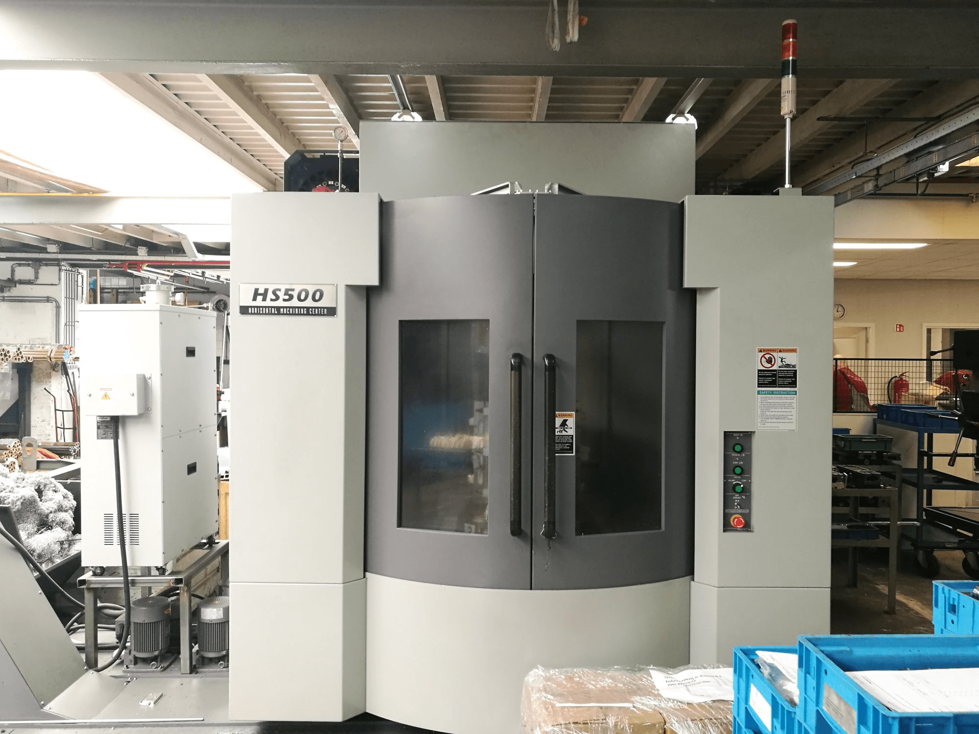 Vista Frontal da Hyundai Kia HS500 máquina