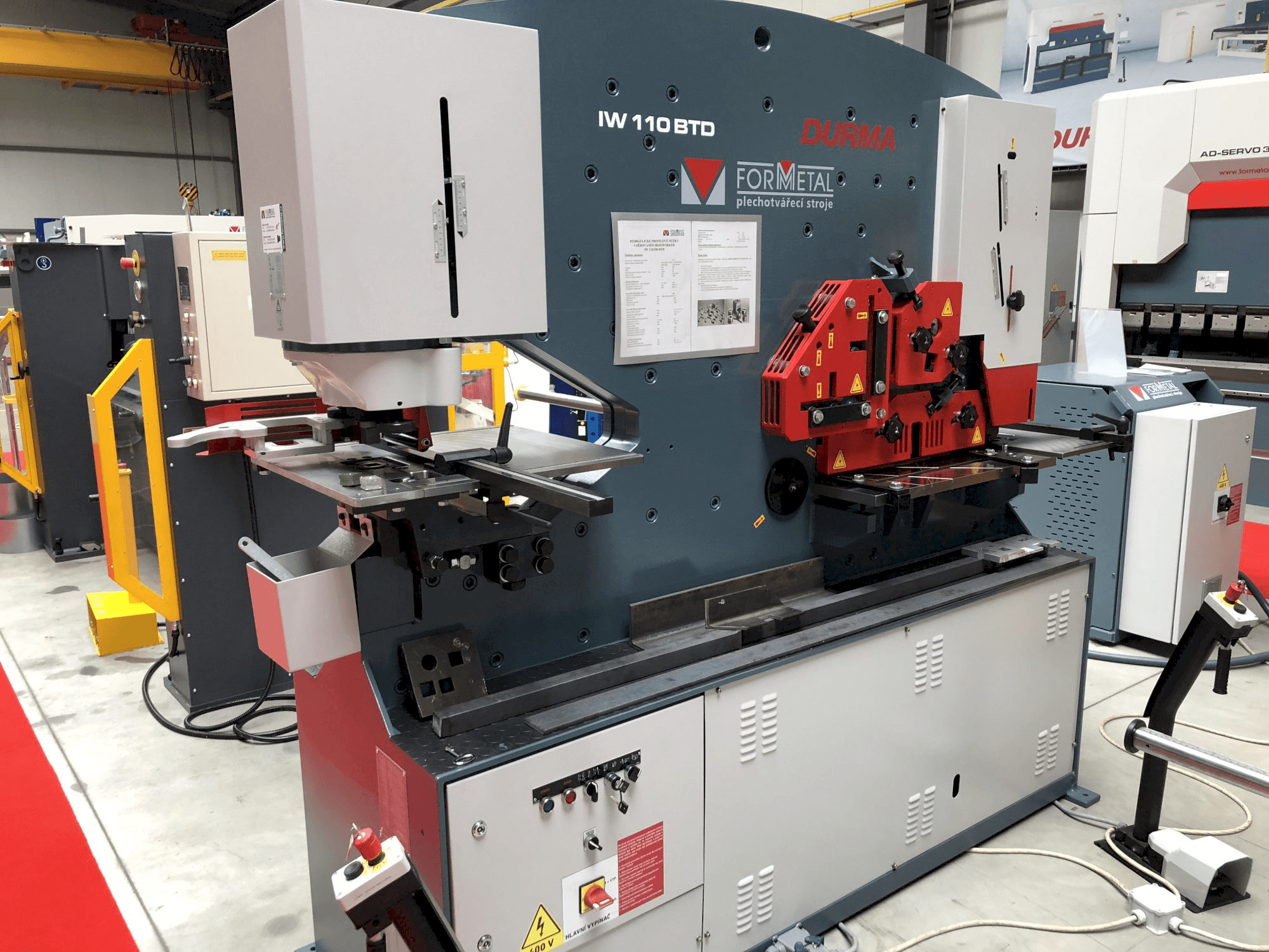 Vista Esquerda da Durma IW 110/180 BTD máquina