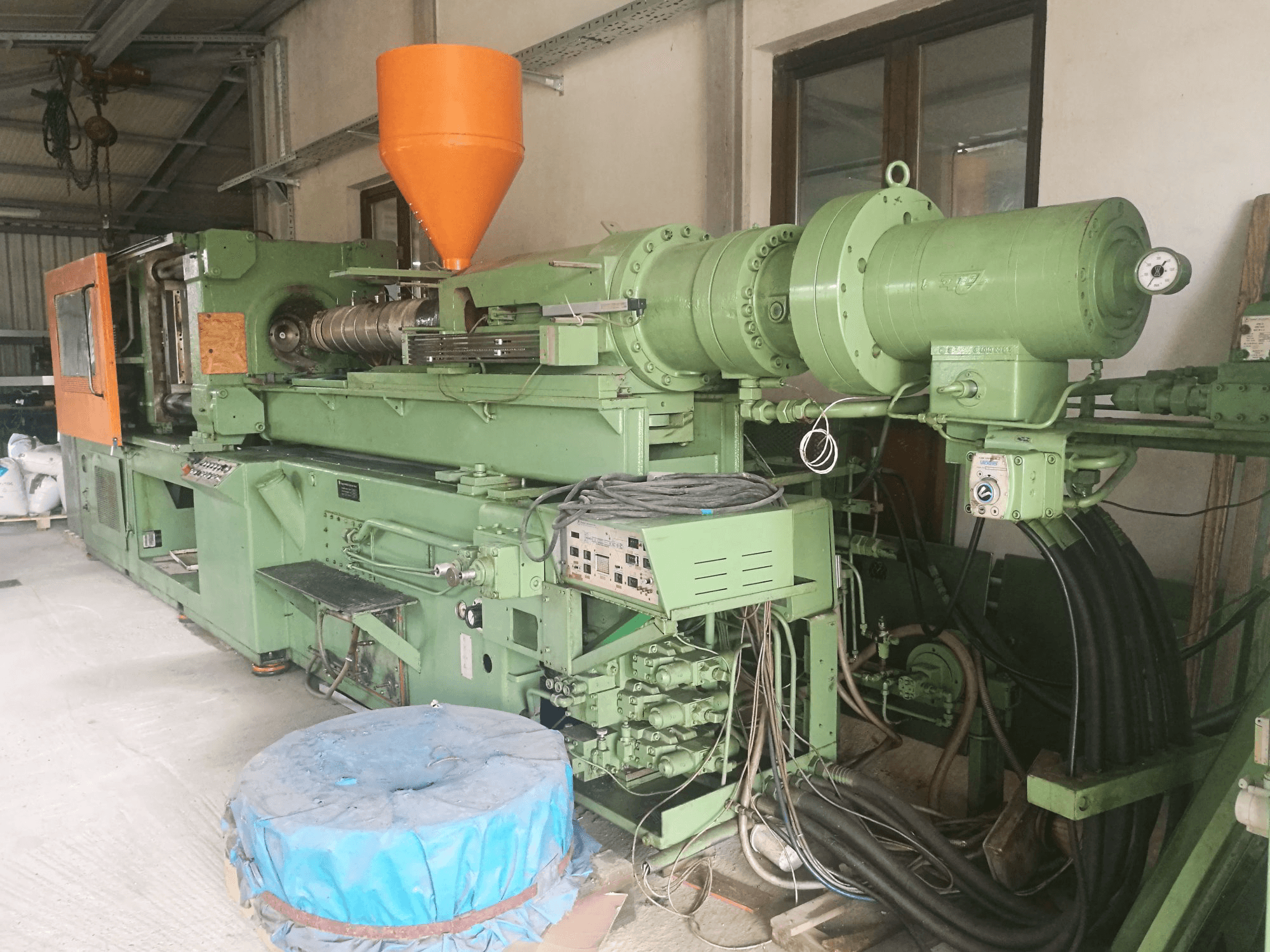 Vista Direita da Krauss Maffei 350S-2120 máquina