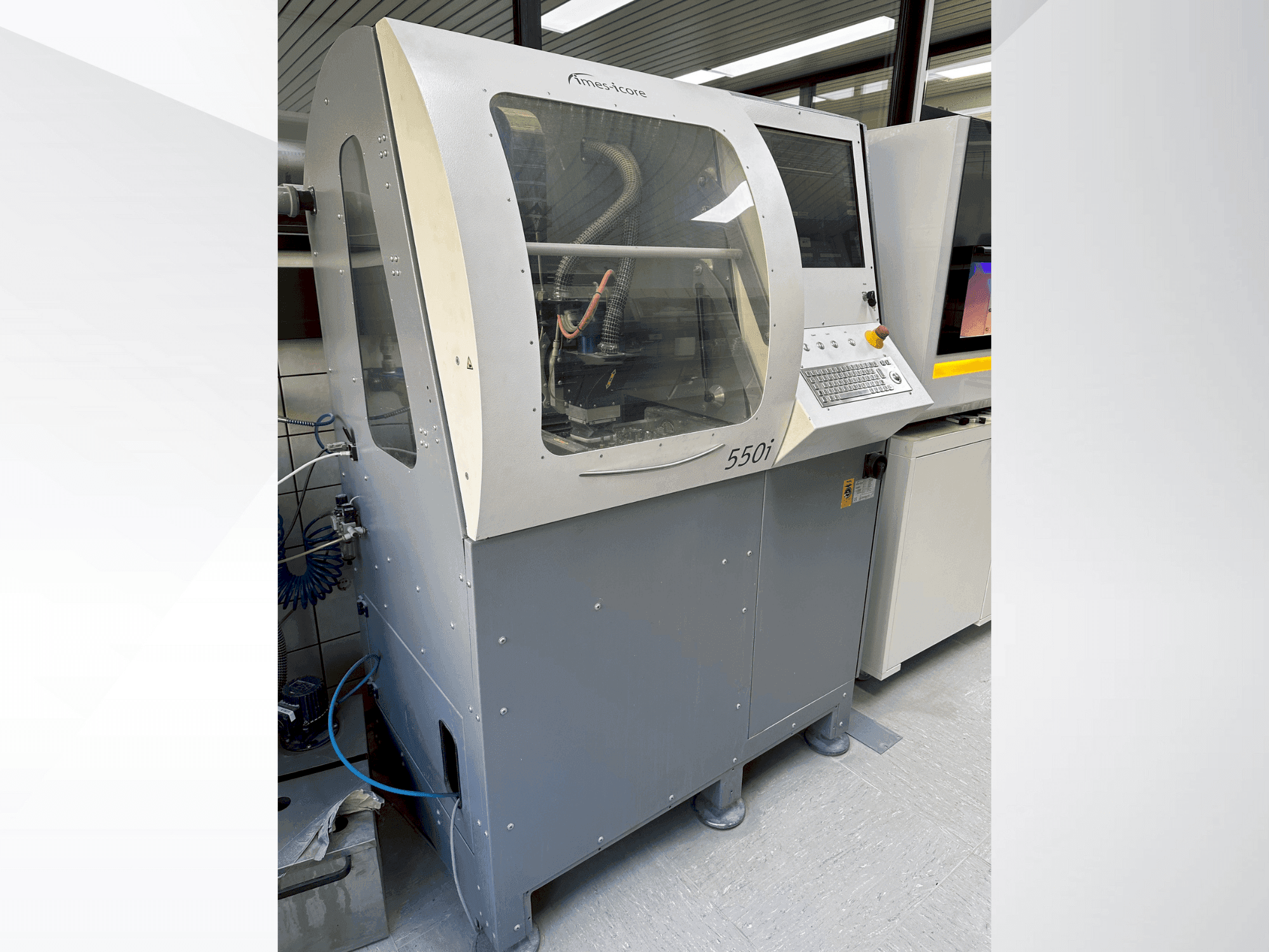 Vista Frontal da Imes-Icore CORiTEC 550i máquina
