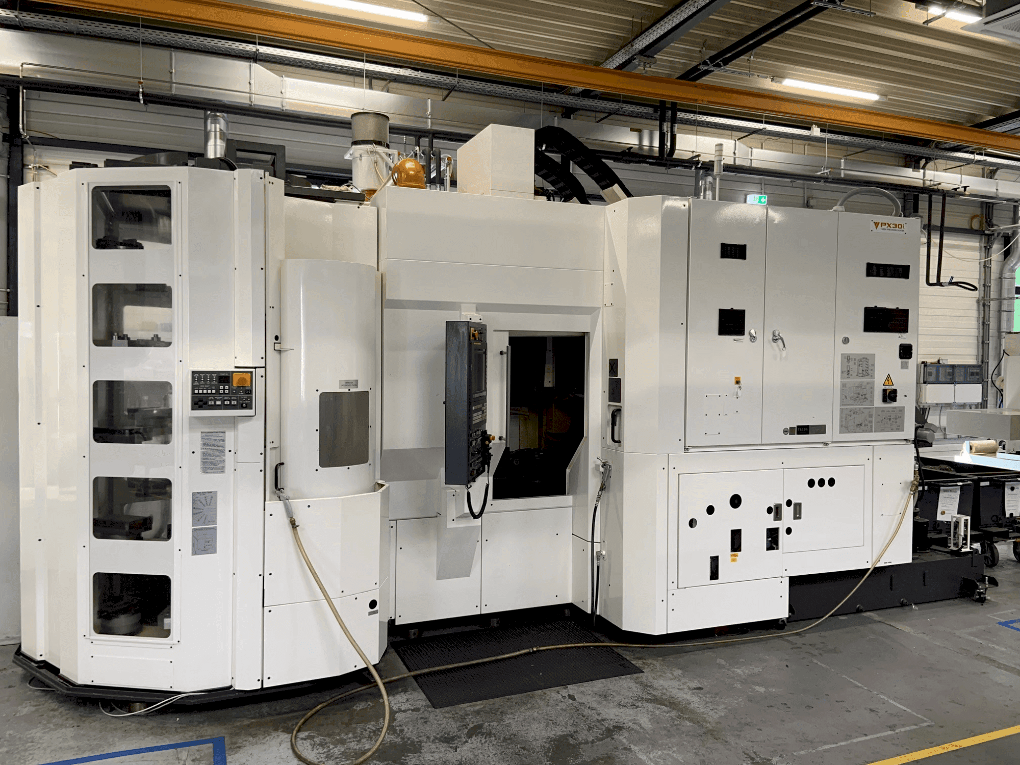 Vista Frontal da YASDA Px30i máquina