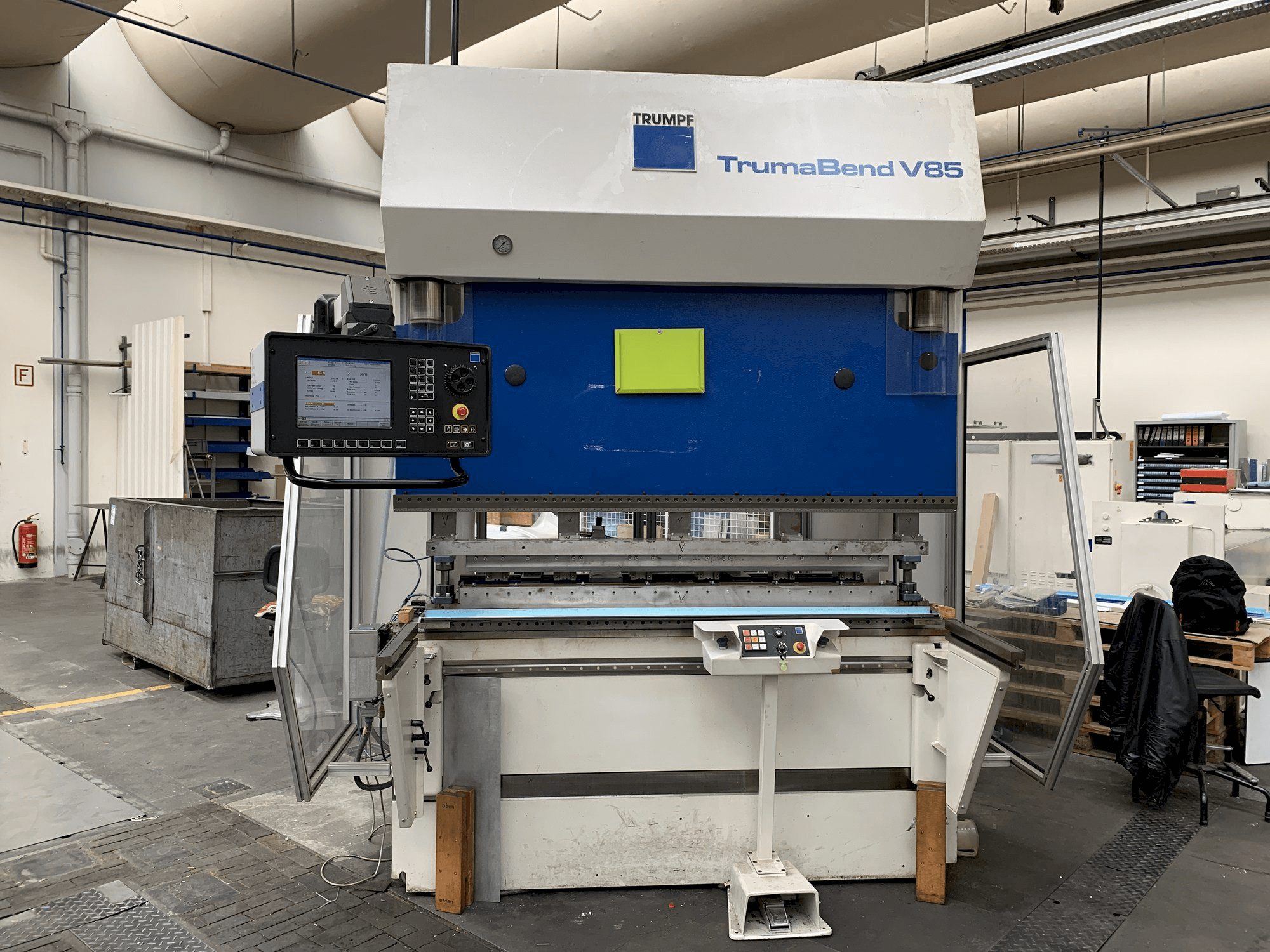 Vista Frontal da Trumpf TrumaBend V85S máquina