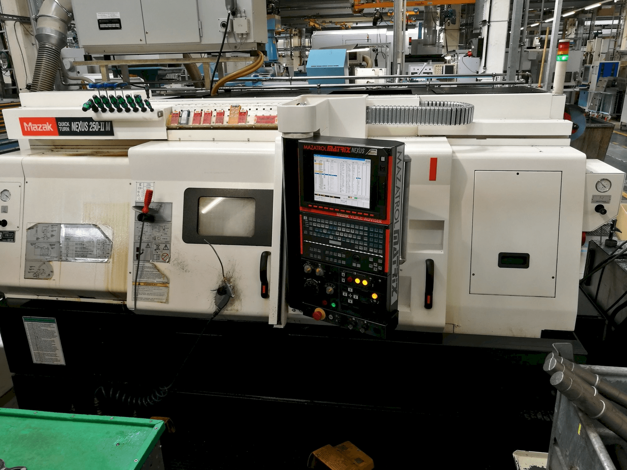 Vista Frontal da Mazak Quickturn Nexus 250-II M máquina