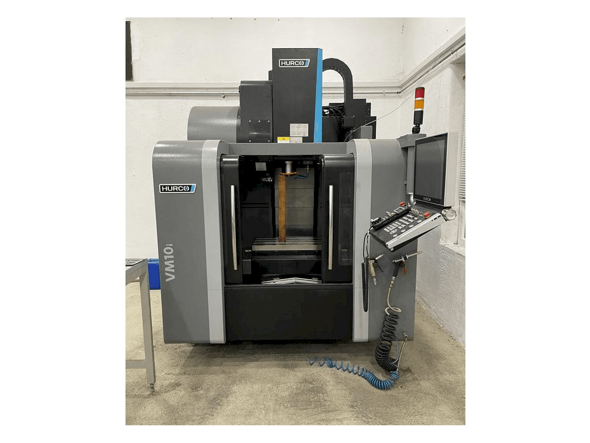 Vista Frontal da Hurco VM 10 i máquina