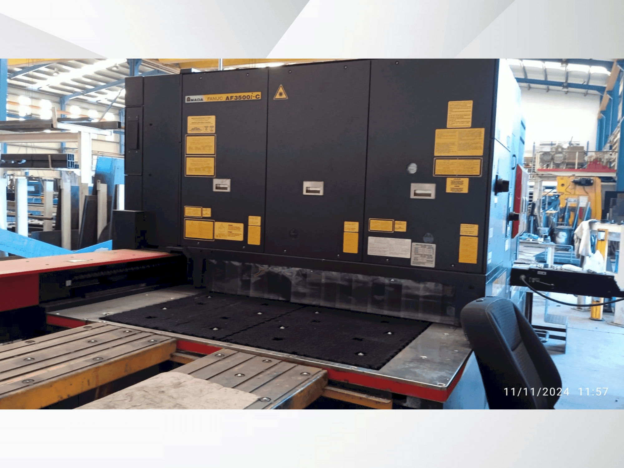 Vista Frontal da AMADA LC 2415αV máquina