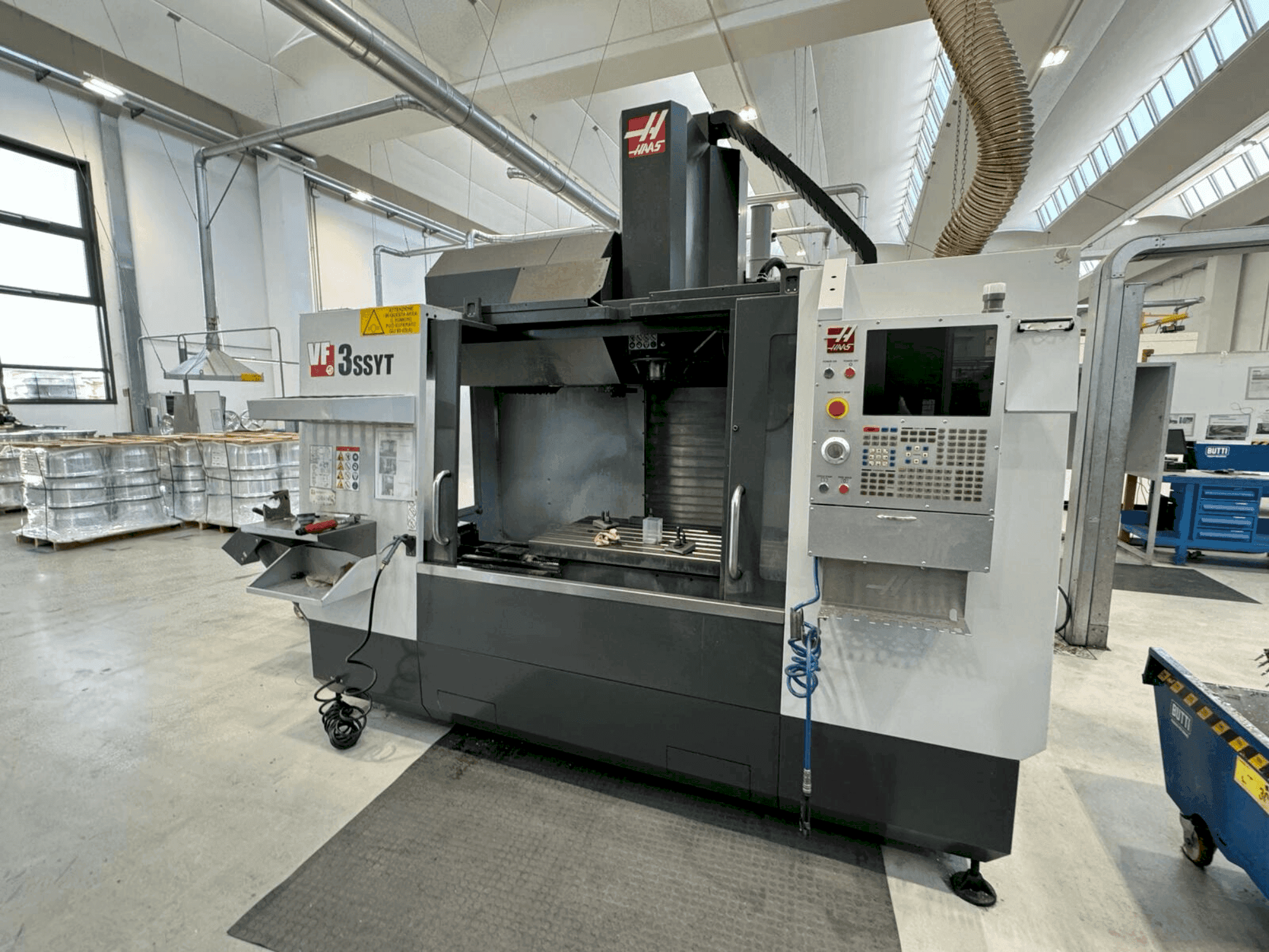Vista Frontal da HAAS VF-3SSYT máquina