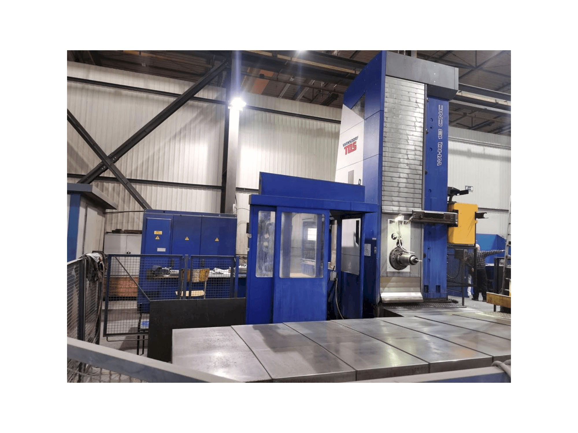Vista Frontal da TOS VARNSDORF WHQ 13 CNC máquina