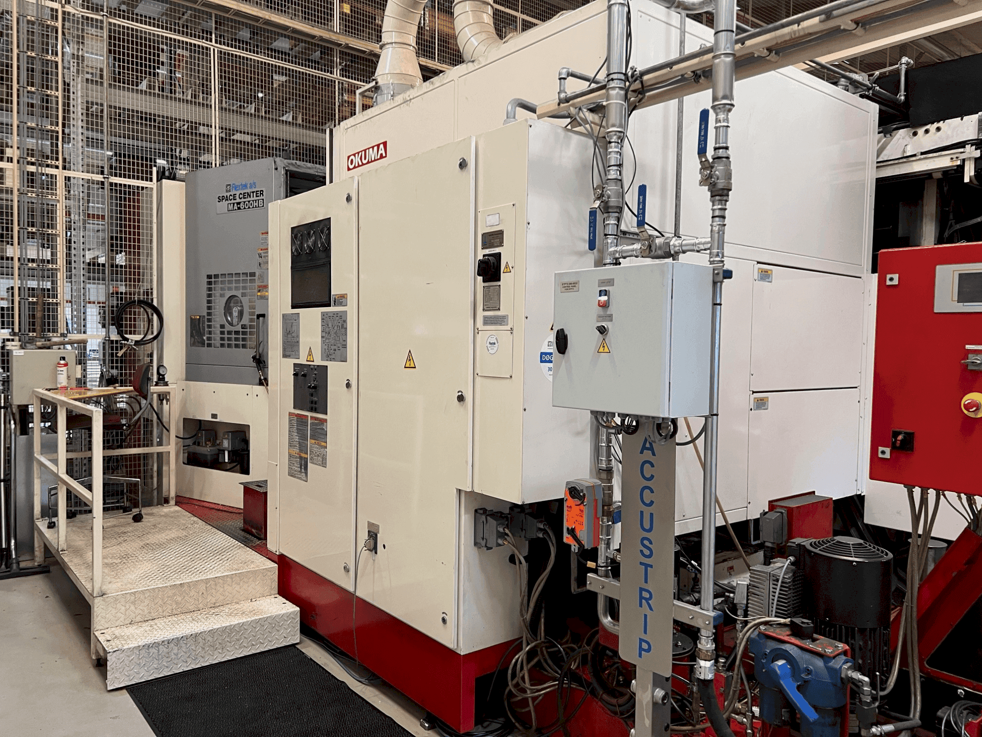 Vista Frontal da Okuma MA-600HB máquina