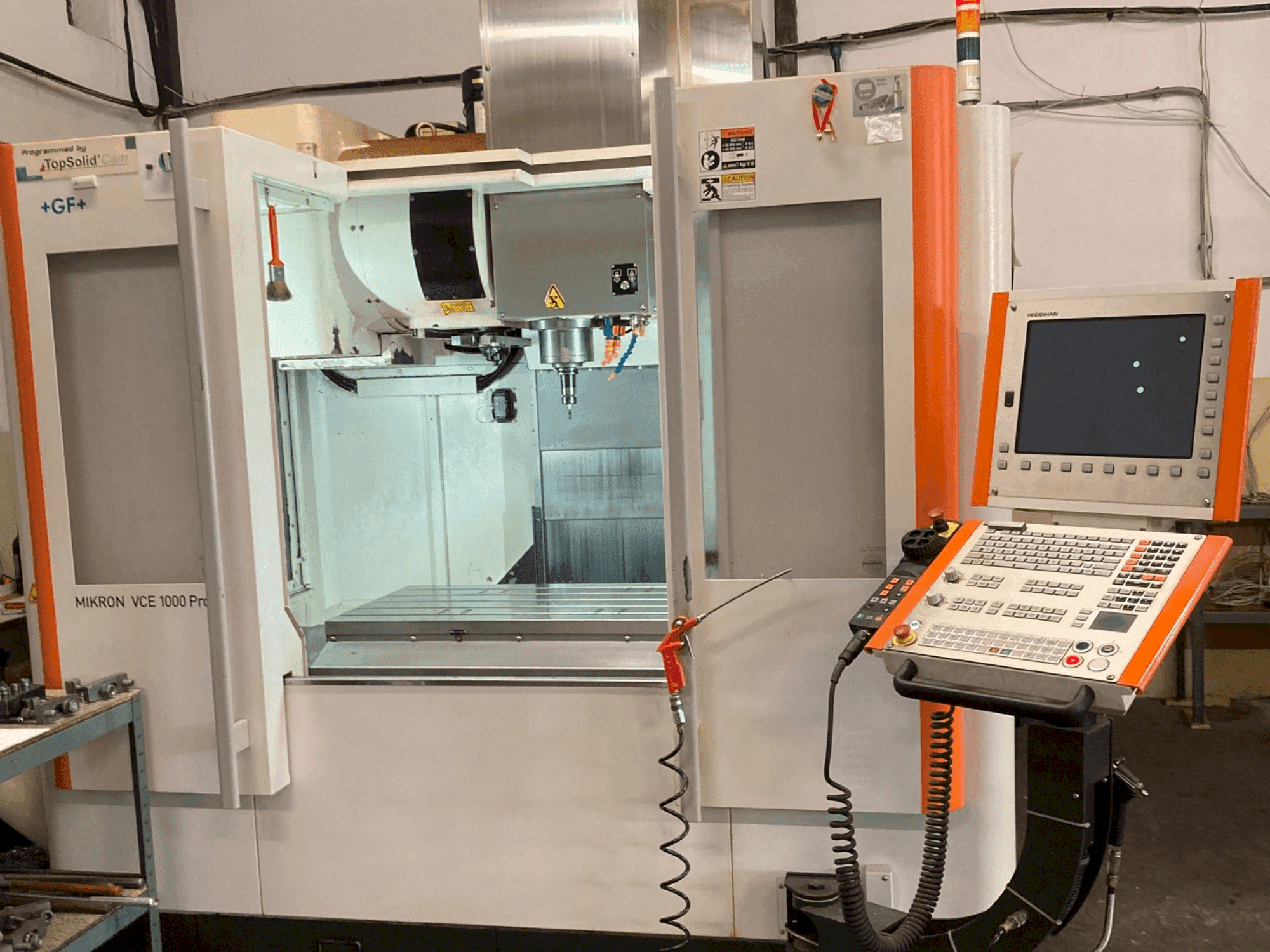 Vista Frontal da +GF+ Mikron VCE 1000 Pro máquina