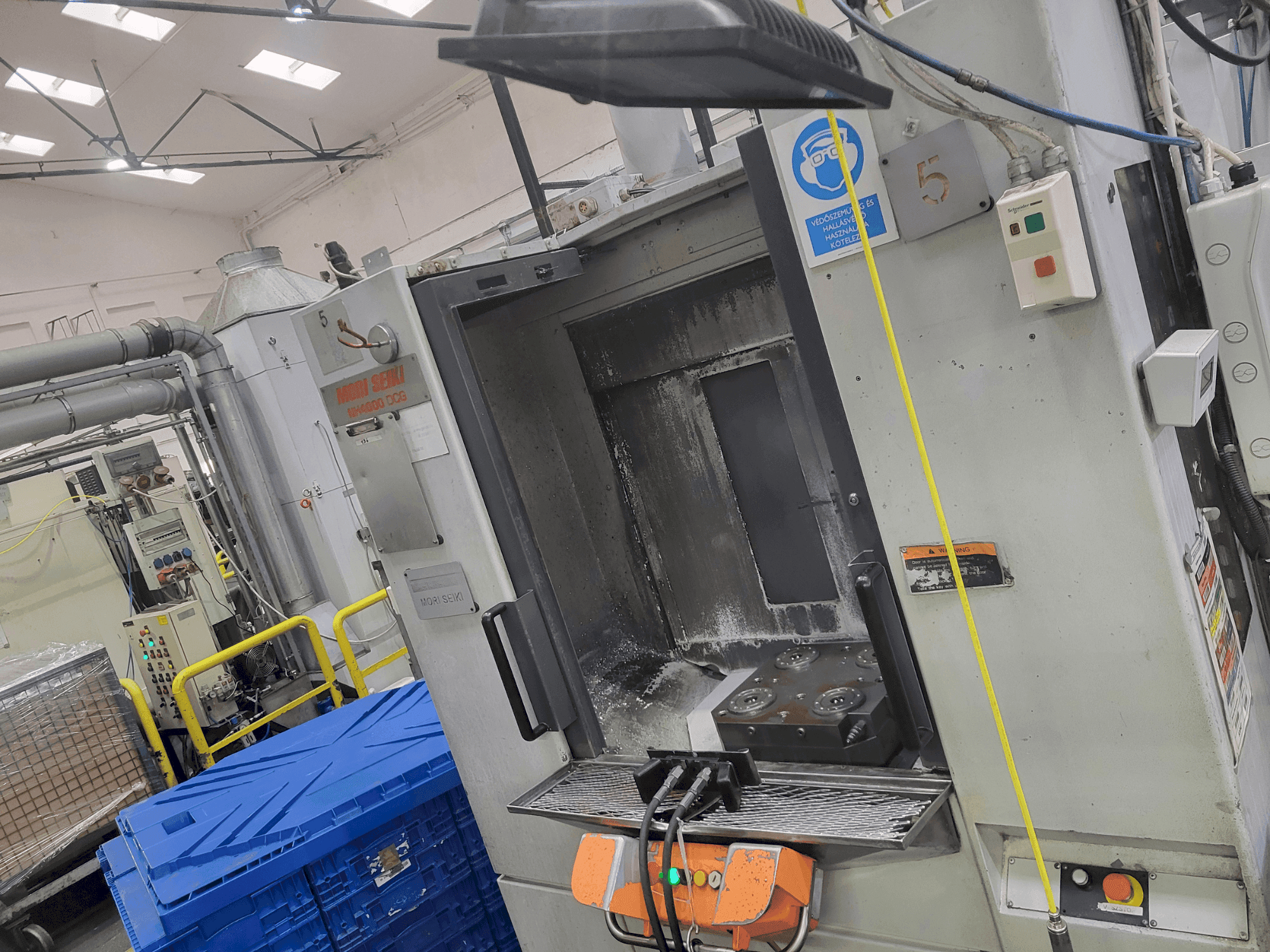 Vista Frontal da MORI SEIKI NH 4000 máquina