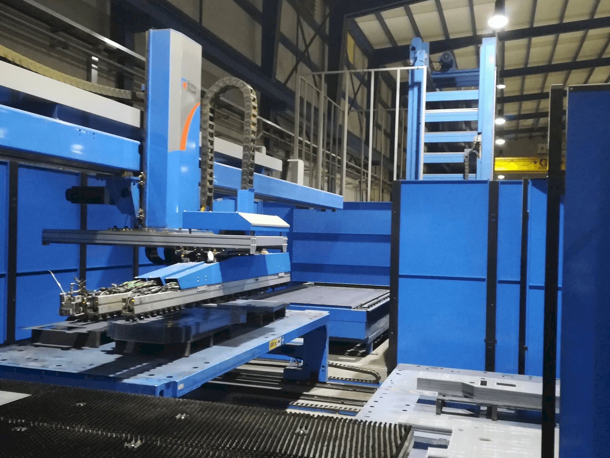 Vista Frontal da Prima Power Lpe 6xf máquina