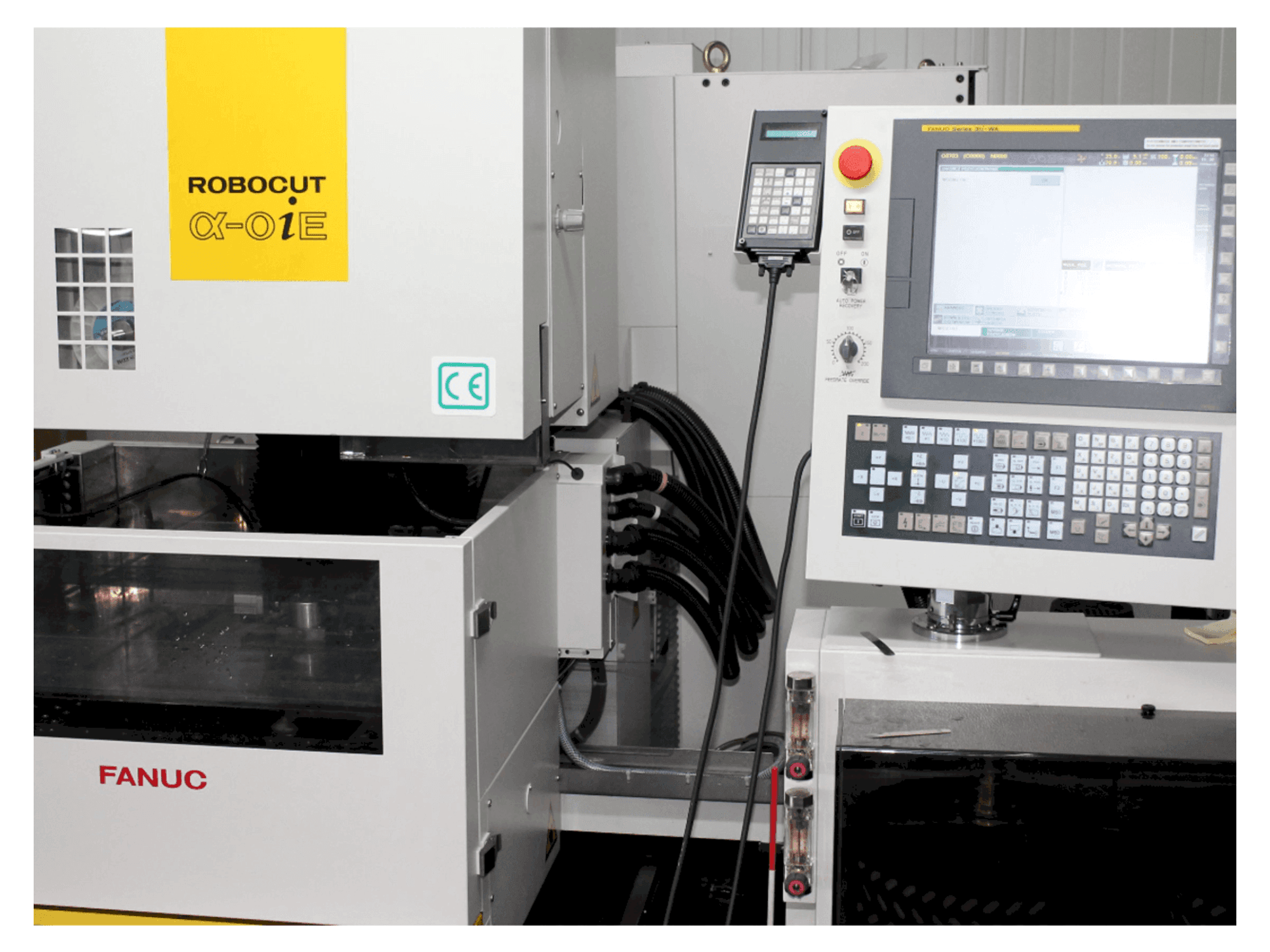 Vista Frontal da FANUC RoboCut Alfa OiE máquina