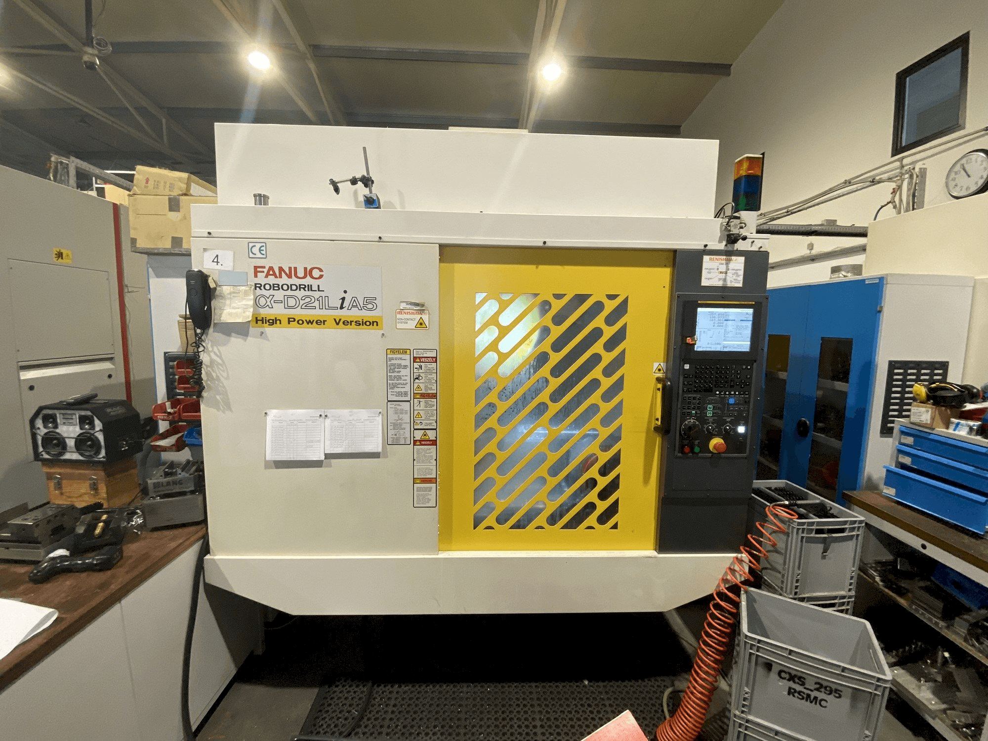 Vista Frontal da FANUC Robodrill Alpha D21LiB5 máquina