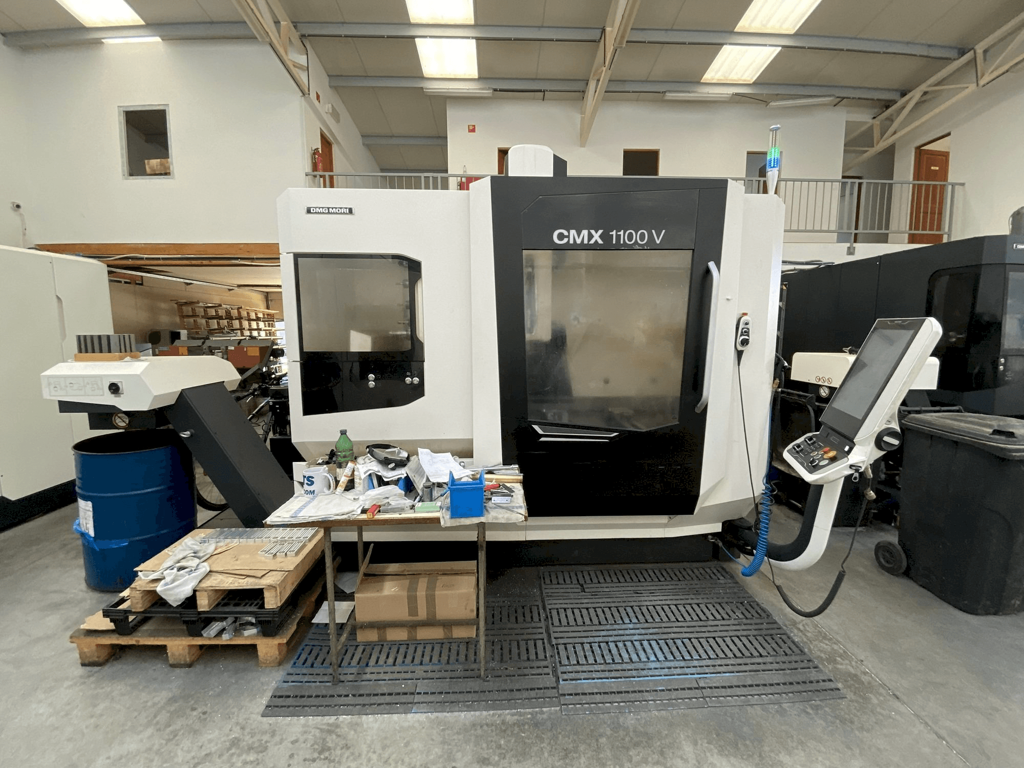Vista Frontal da DMG MORI CMX 1100 máquina