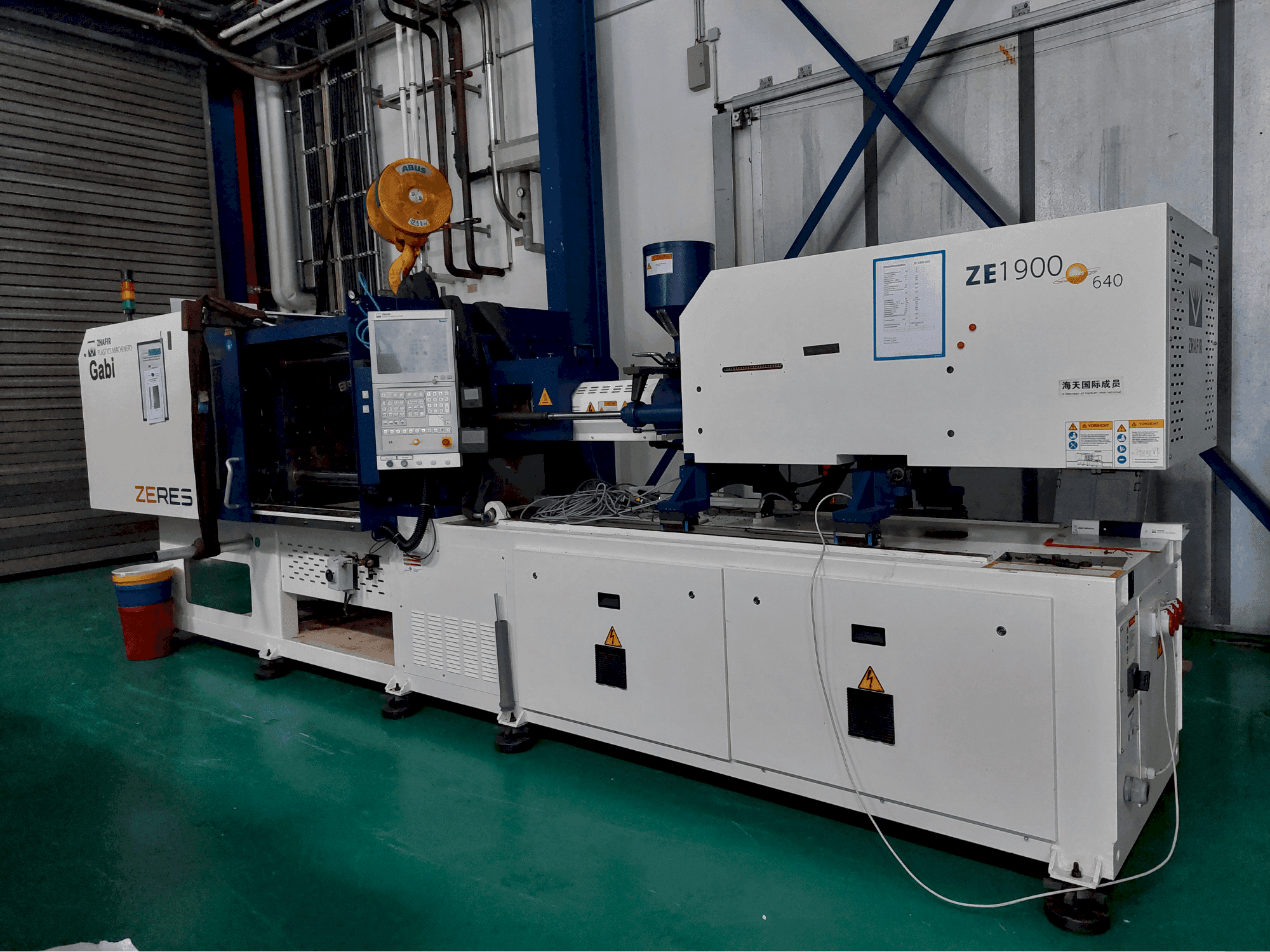 Vista Frontal da HAITIAN ZHAFIR ZERES ZE1900 máquina