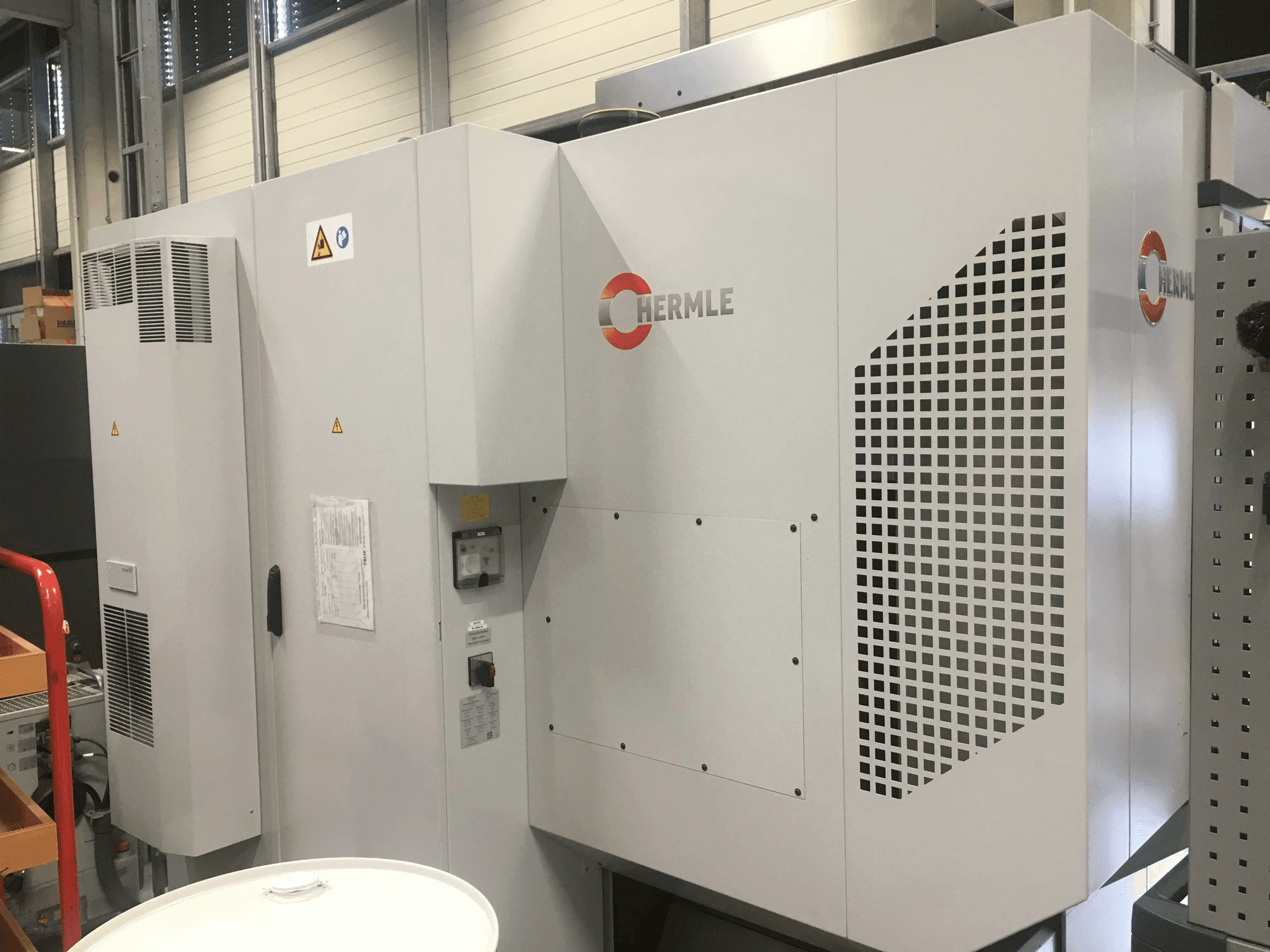 Vista Frontal da HERMLE C400 U máquina