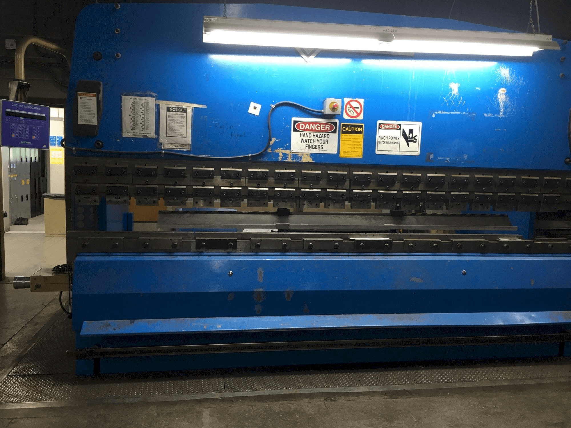 Vista Frontal da PROMECAM 204 máquina