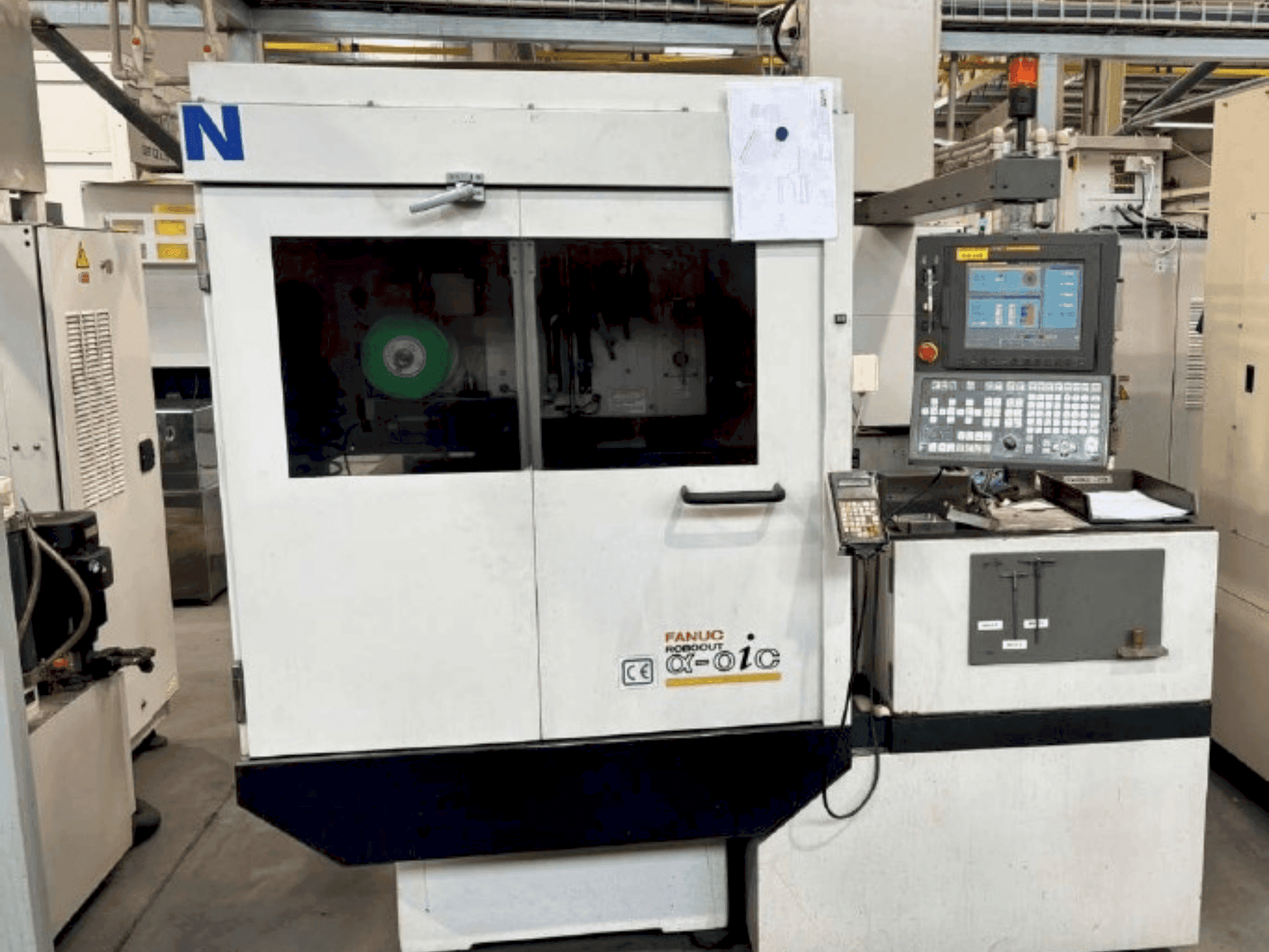 Vista Frontal da FANUC Robocut alpha-0iC máquina