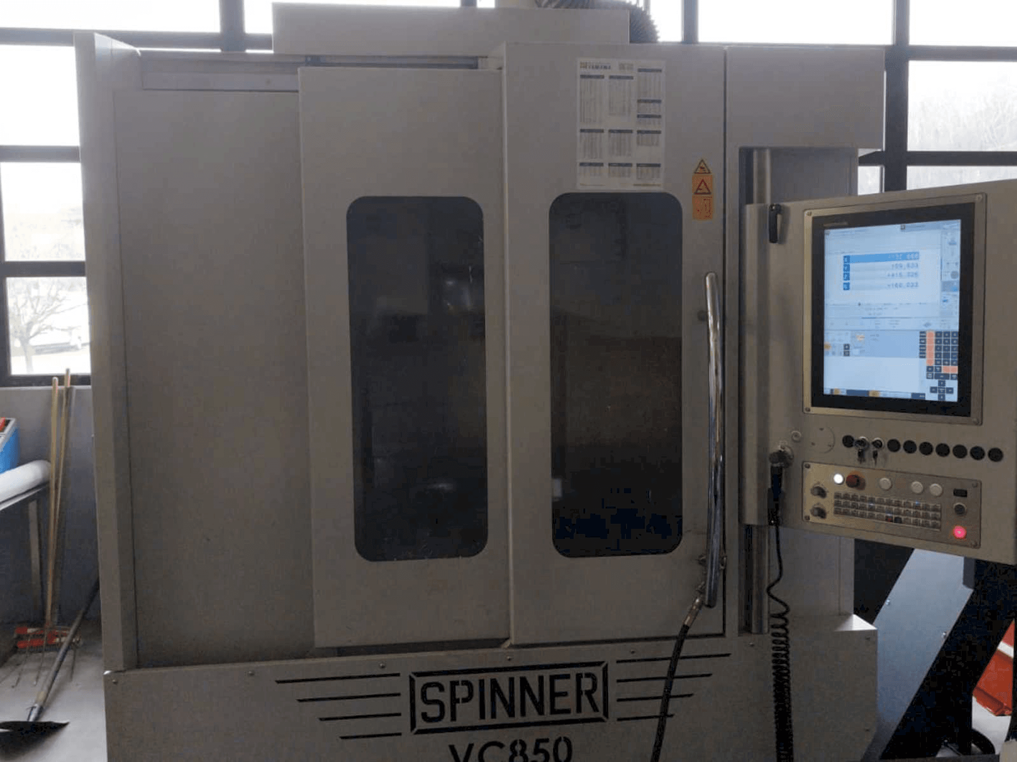 Vista Frontal da SPINNER VC 850 máquina