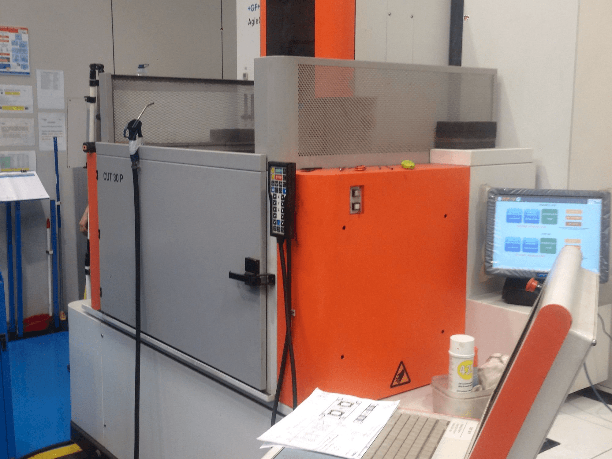 Vista Frontal da CHARMILLES CUT 30P máquina