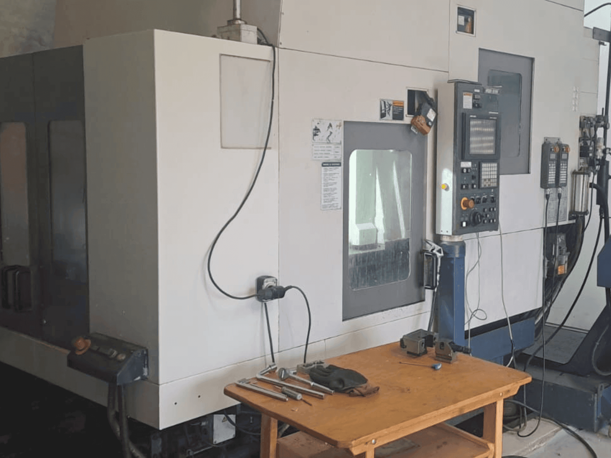 Vista Frontal da MORI SEIKI CV-500 máquina