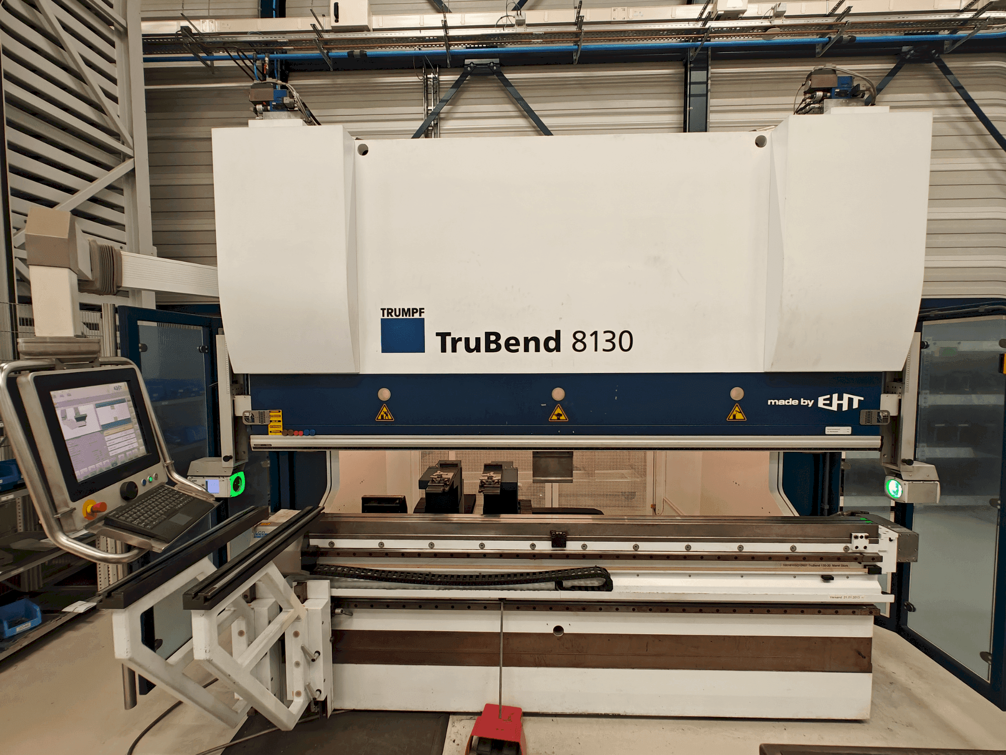 Vista Frontal da TRUMPF EHT TruBend 8130-30 máquina